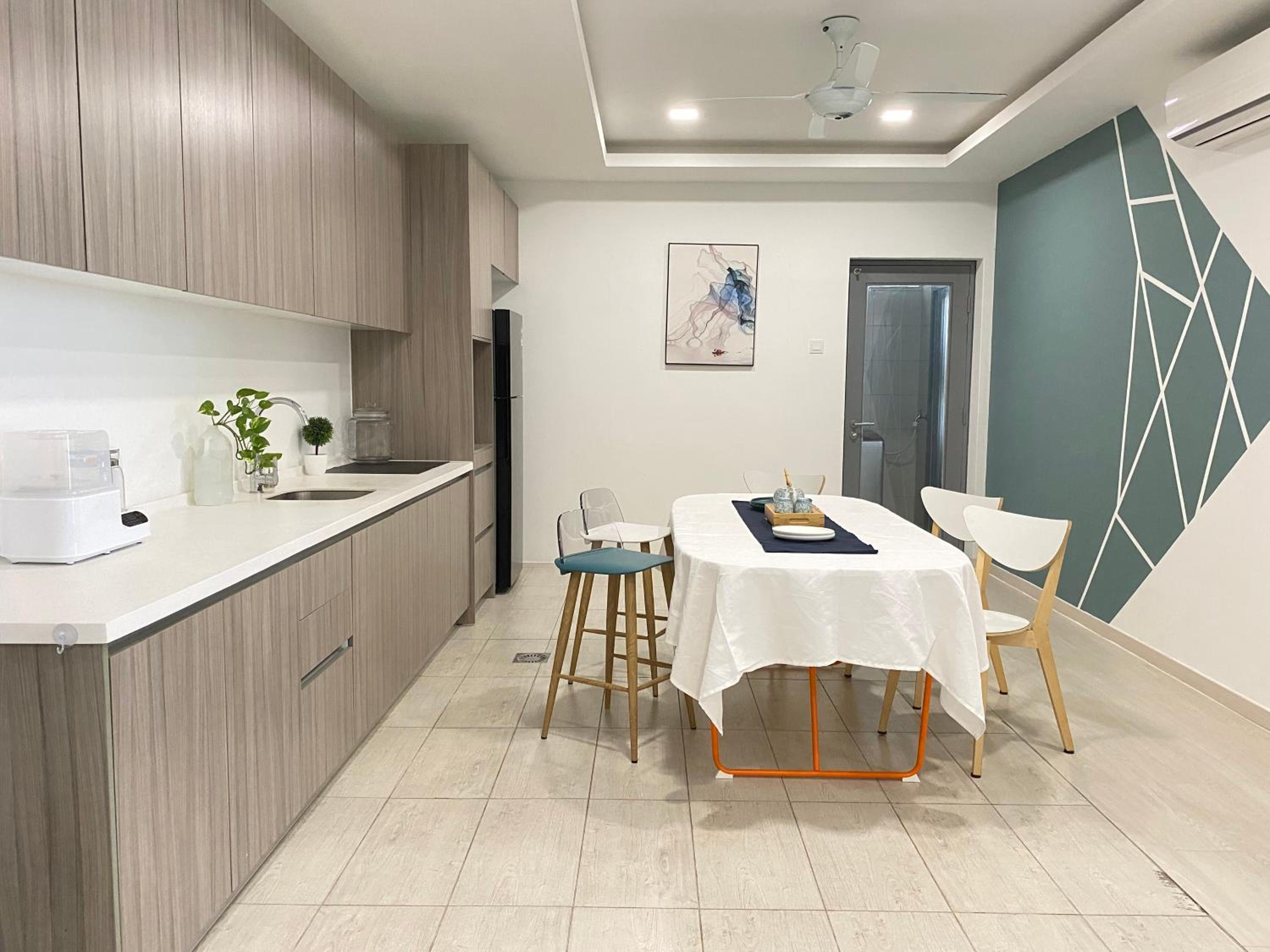 New Cozy 3 Bedrooms Condo with Netflix Projector @ Cyberjaya near KLIA PICC photo 2
