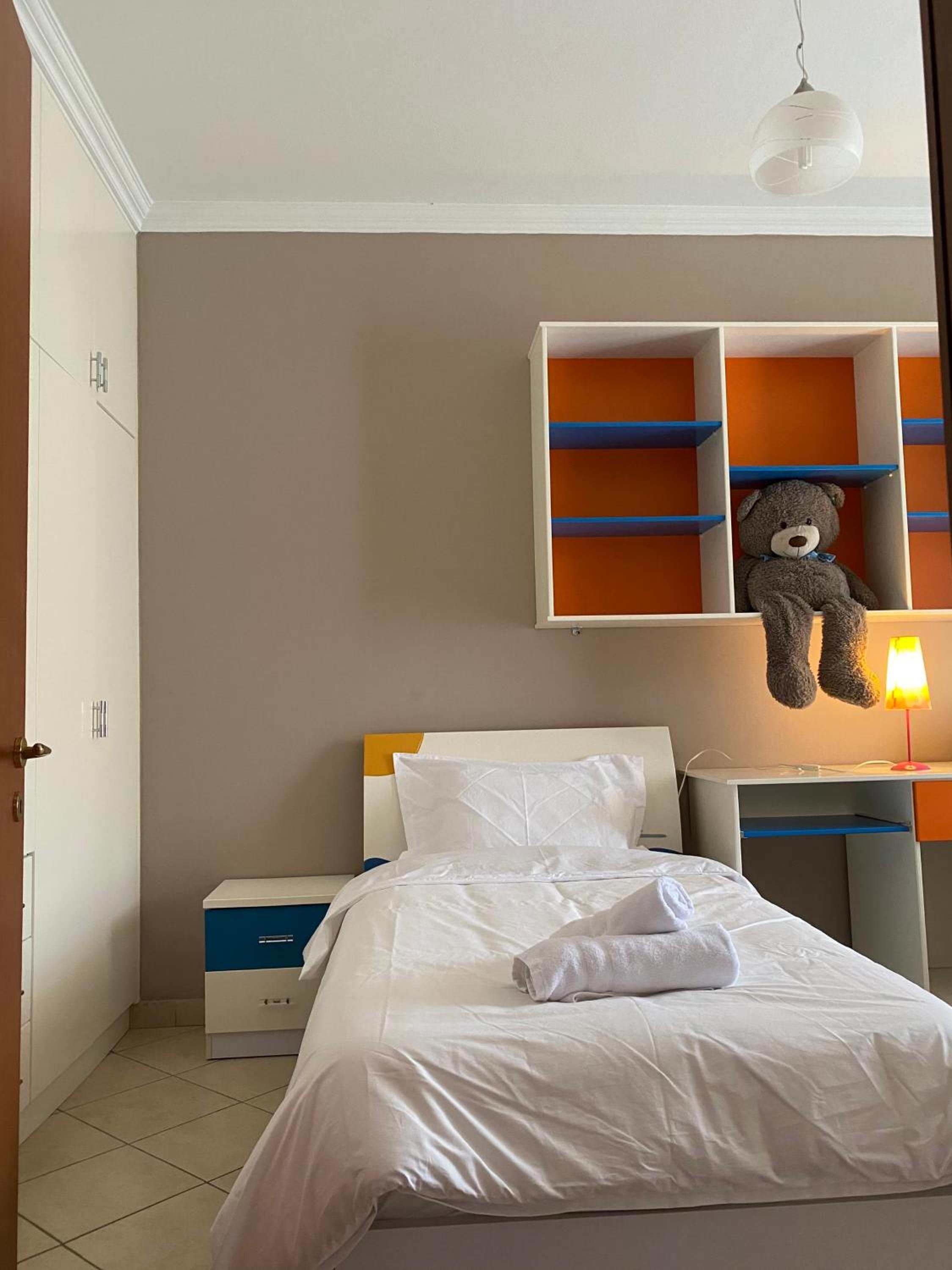 Cloud8 Apt with Castle View, 7km from the Beach