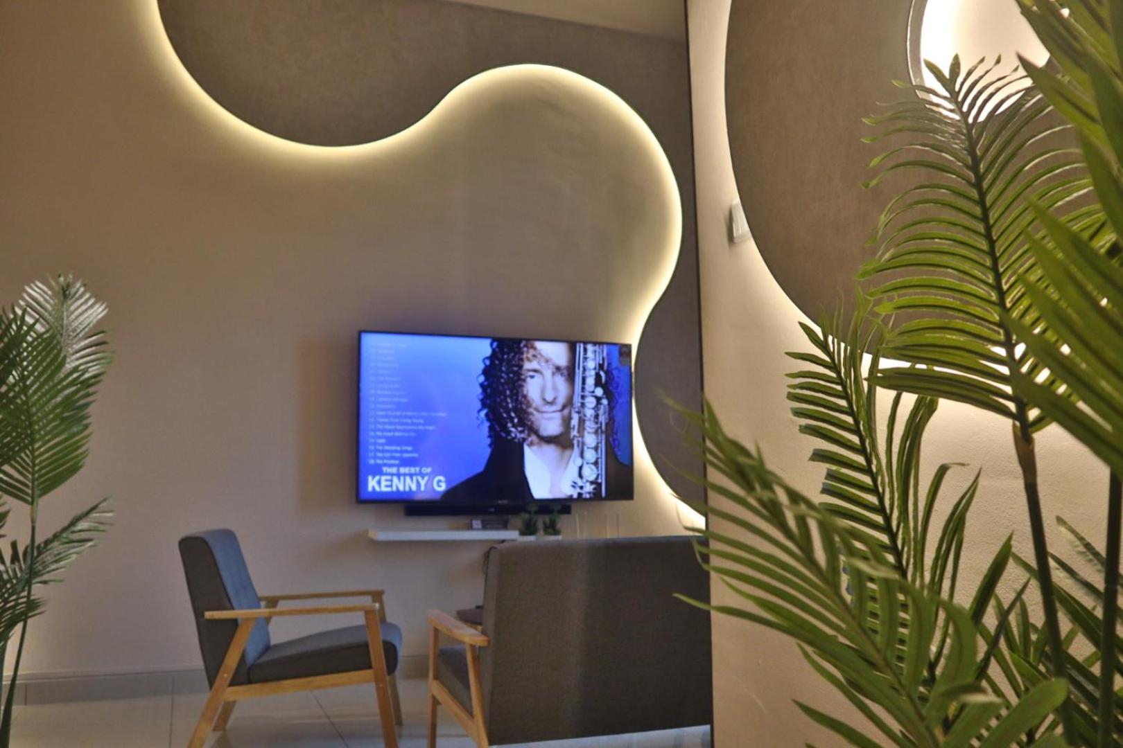 Cozy Modern Home Mount Austin JB Miko Homestay
