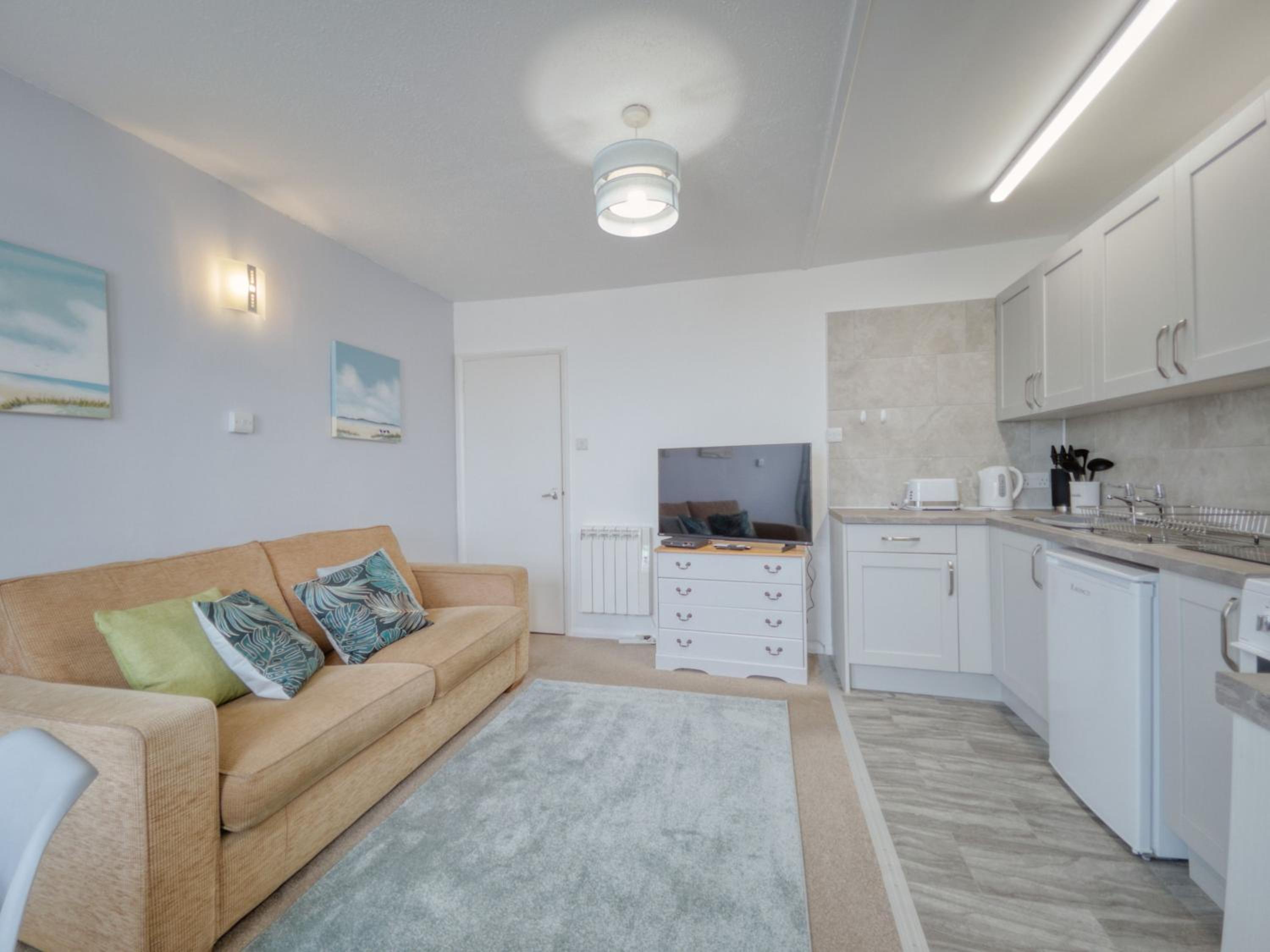 Apartment 7 - 1 bedroom Sea front location - Step free access from rear - Free Parking view 2