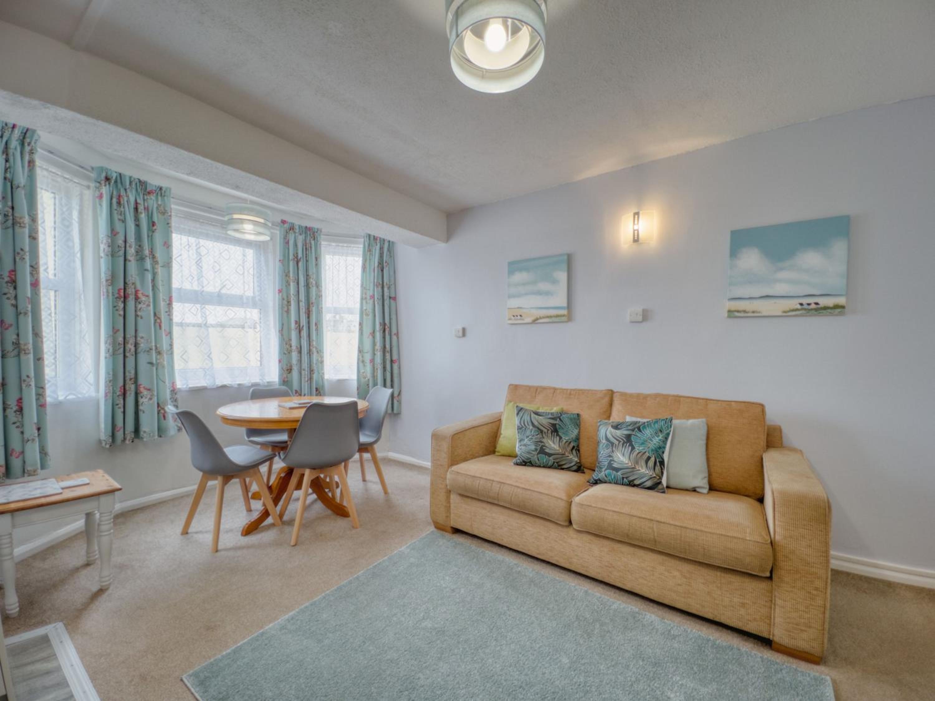 Apartment 7 - 1 bedroom Sea front location - Step free access from rear - Free Parking view 3