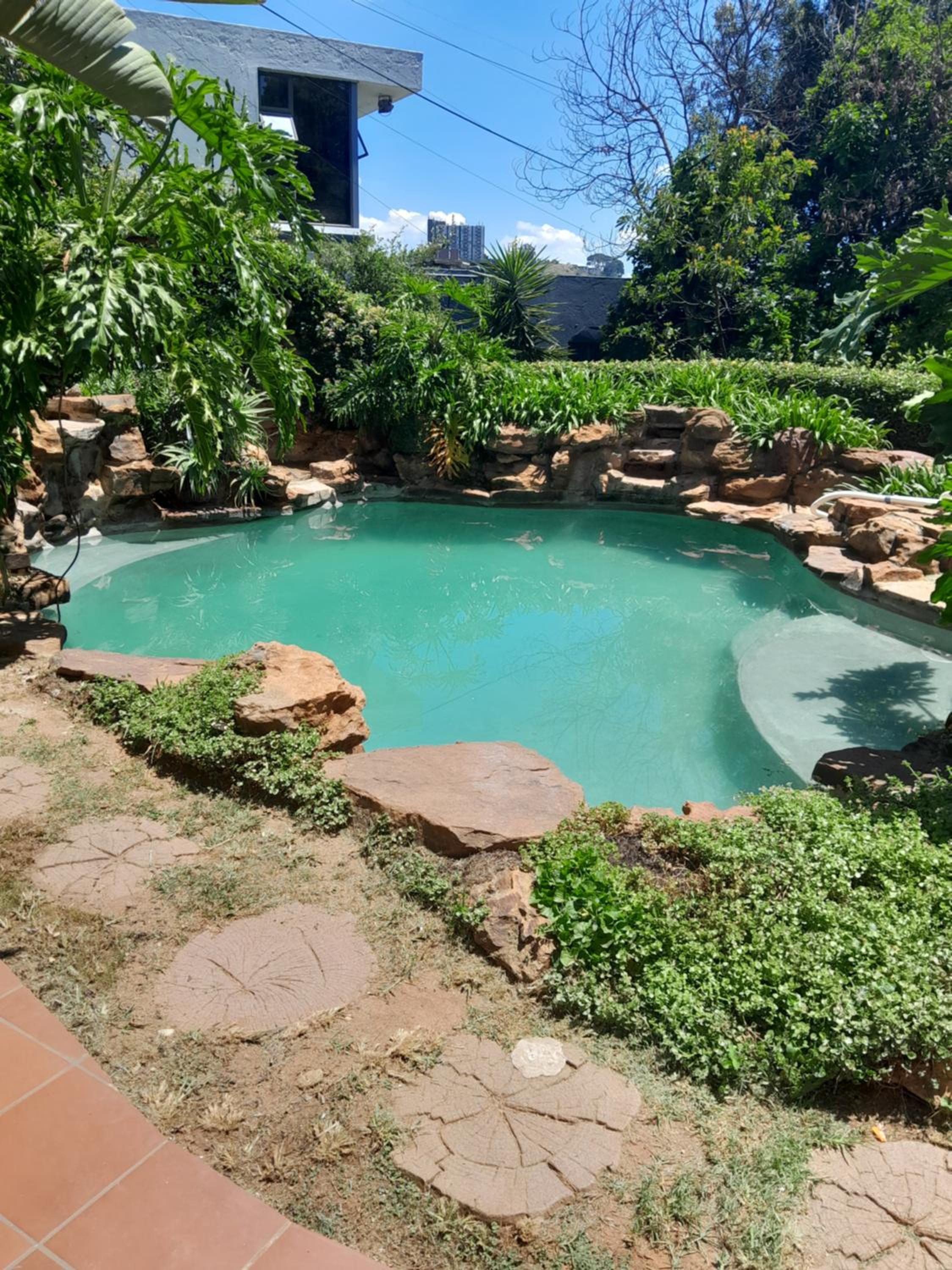 KLOOFIES GUESTHOUSE view 3