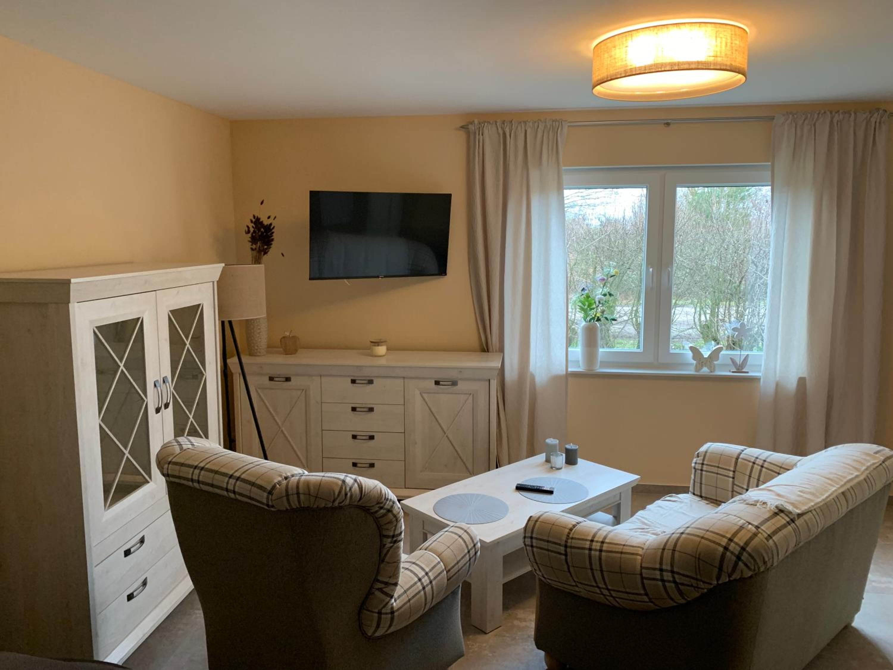 Haus Benz für 8 Personen - 4 Zimmer m. Dusche Vollausstattung 1km v. Wittenberge Baustelle A14 Parkplätze Grill Gemeinschaftsküche
