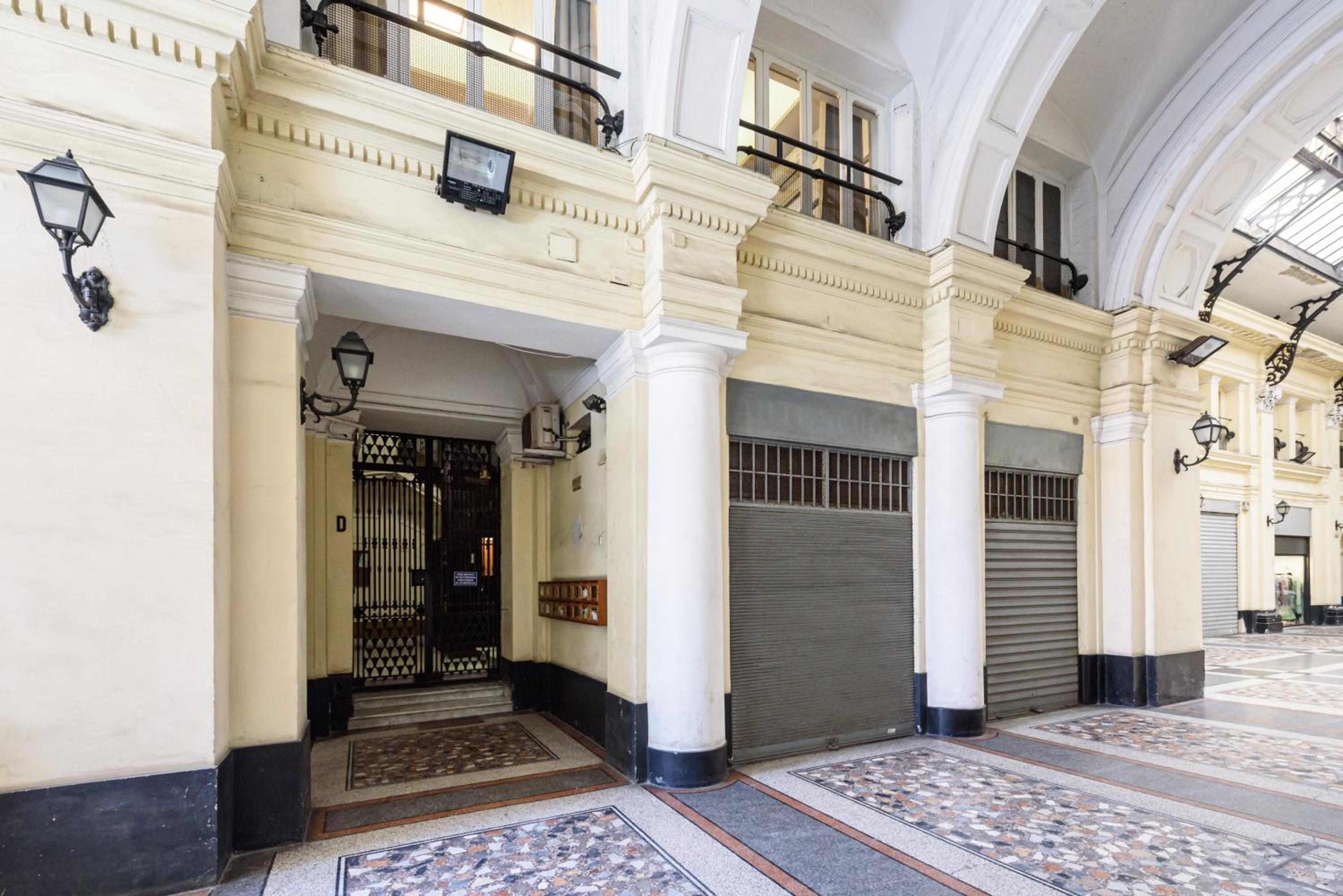 Piazza Nicola Amore 14