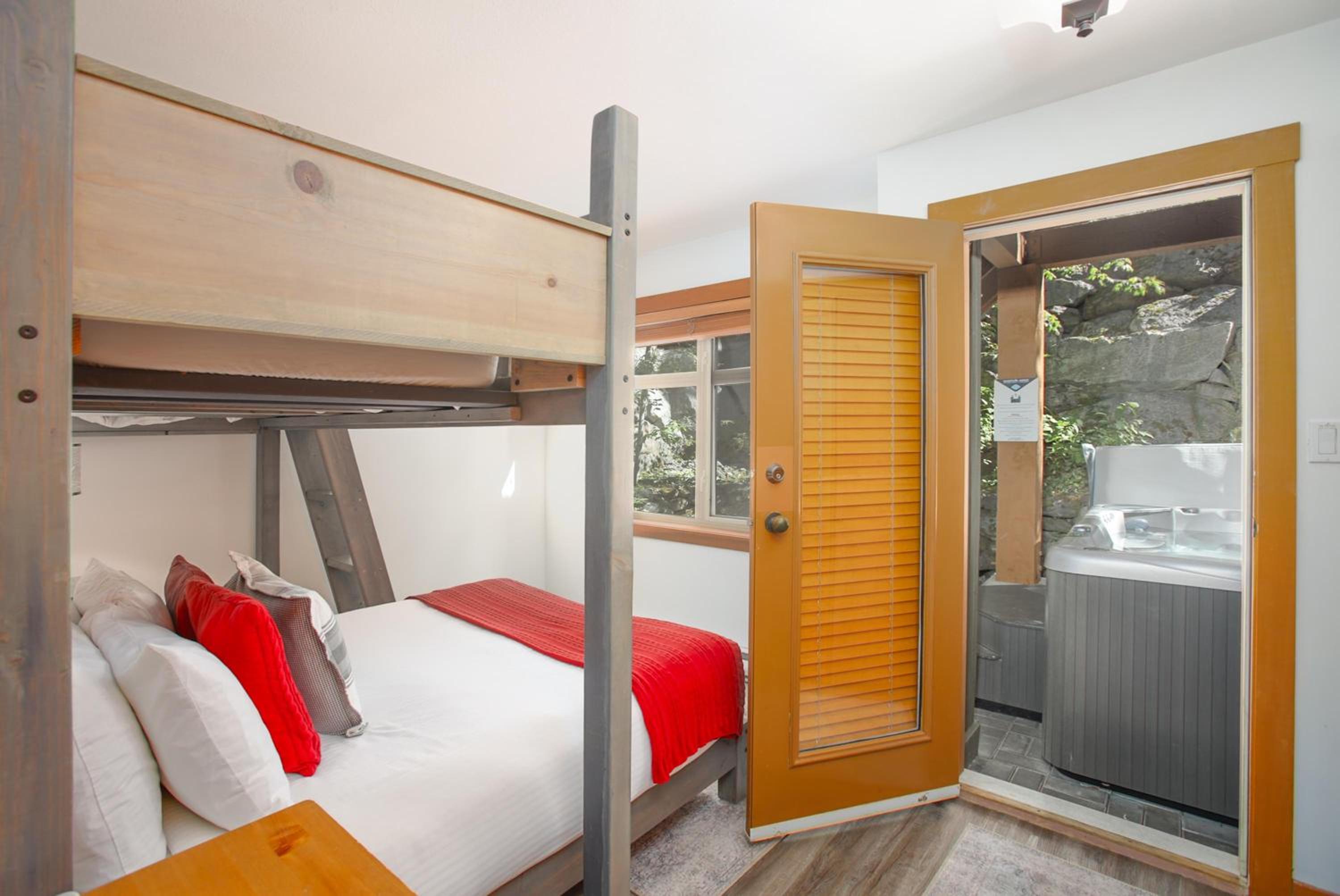Mountain Star 16 - Ski In Ski Out, Private Hot Tub