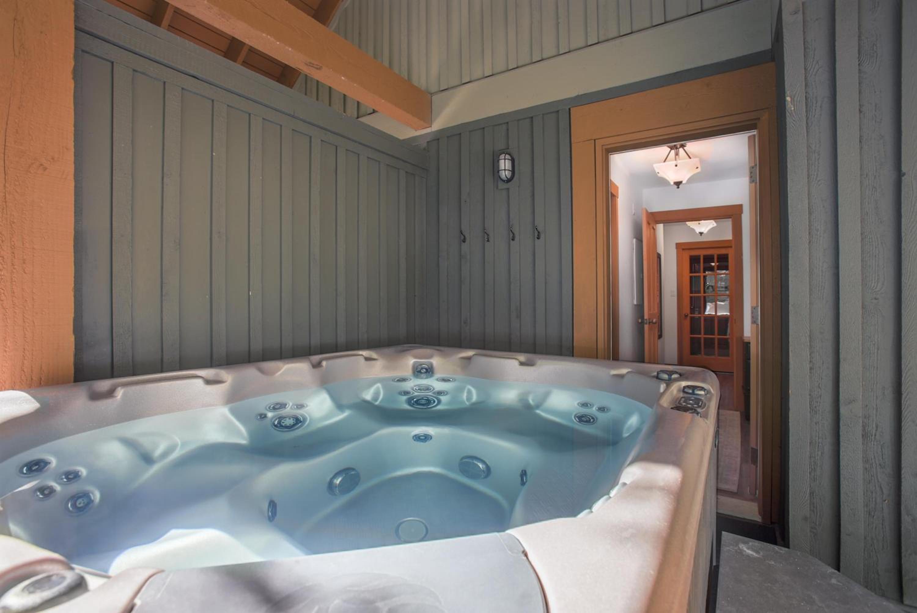 Mountain Star 16 - Ski In Ski Out, Private Hot Tub