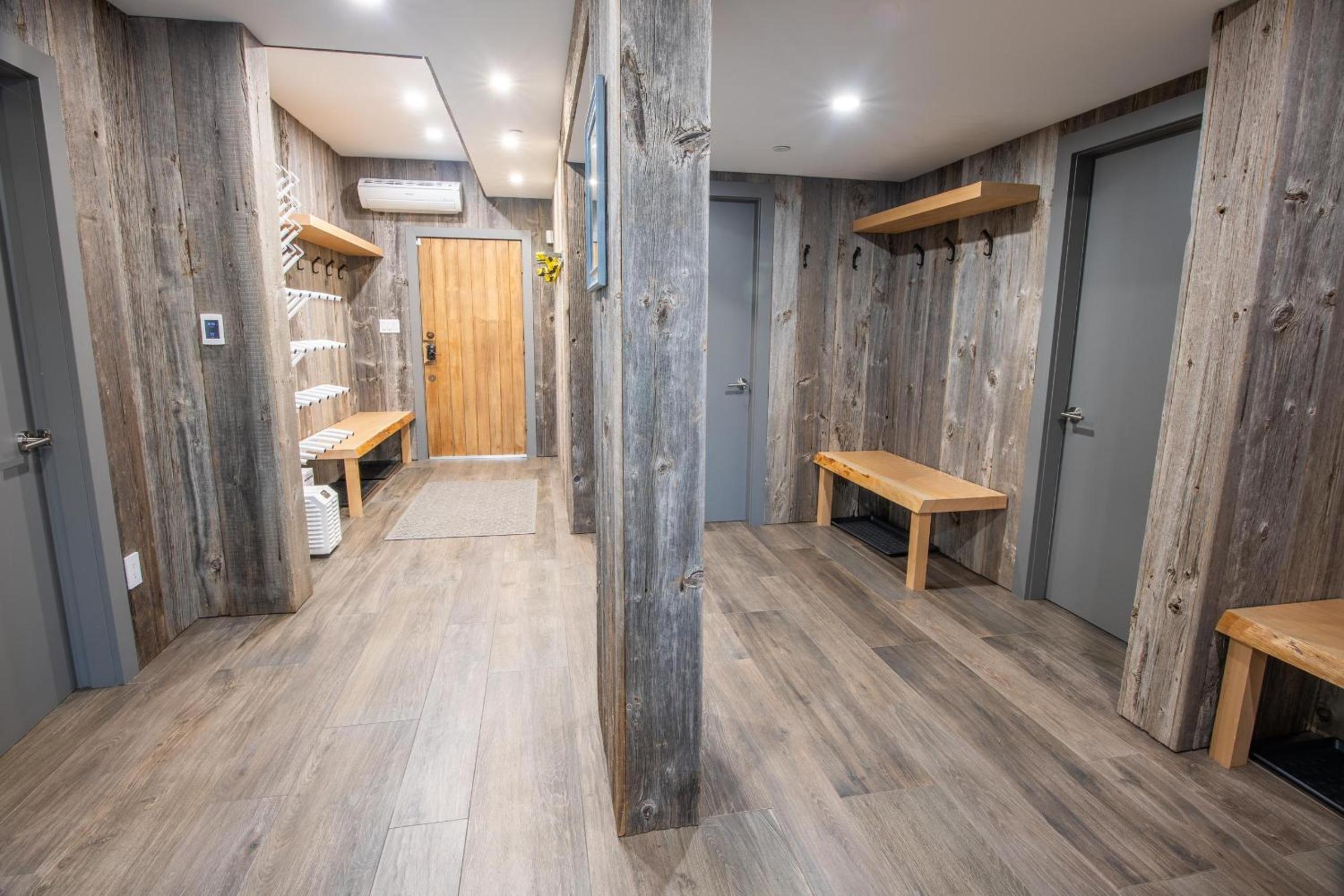 Pinnacle Ridge 23 - Ski In Ski Out, Newly Renovated, Private Hot Tub, Gas Fireplace