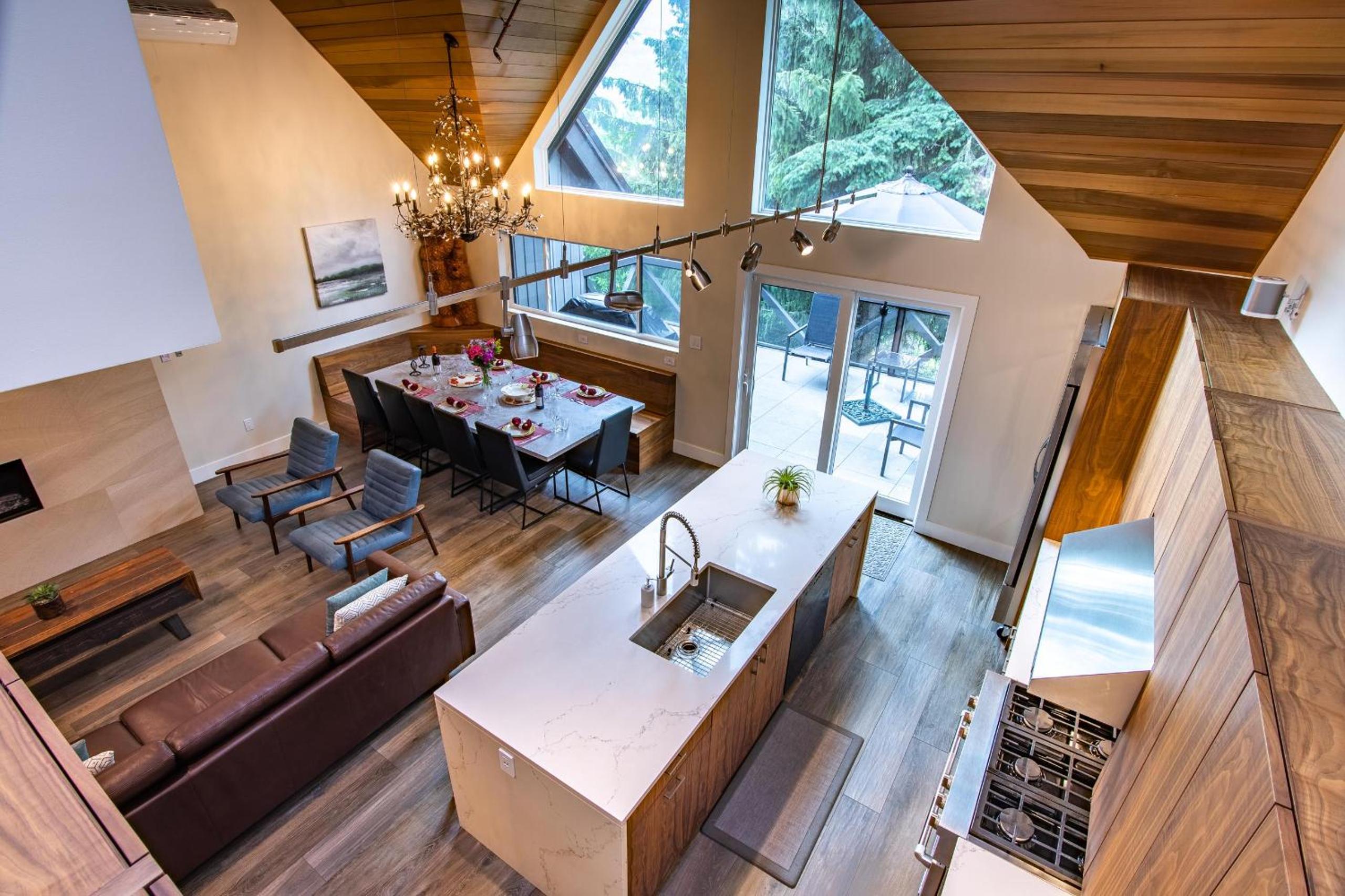 Pinnacle Ridge 23 - Ski In Ski Out, Newly Renovated, Private Hot Tub, Gas Fireplace