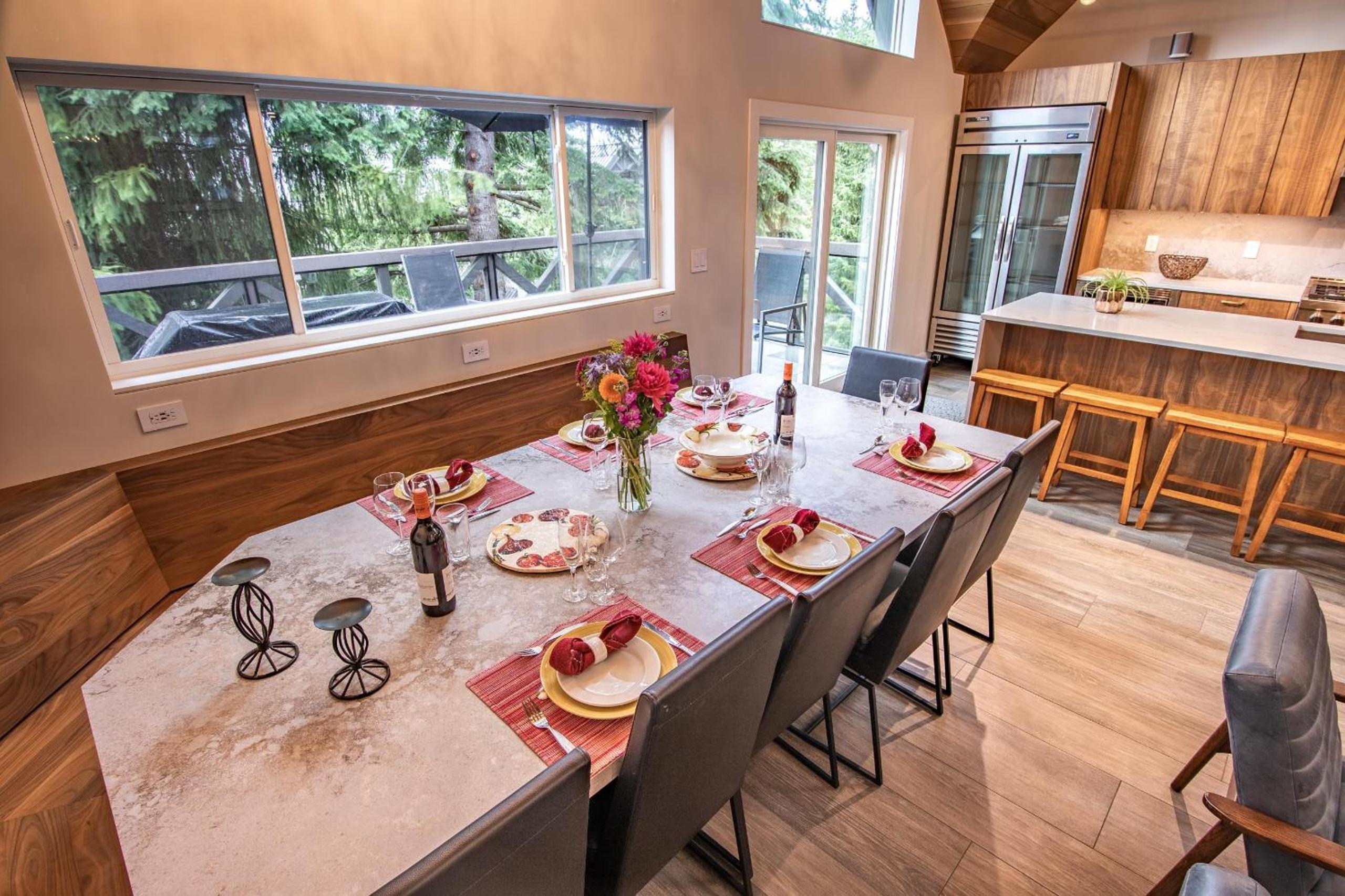 Pinnacle Ridge 23 - Ski In Ski Out, Newly Renovated, Private Hot Tub, Gas Fireplace