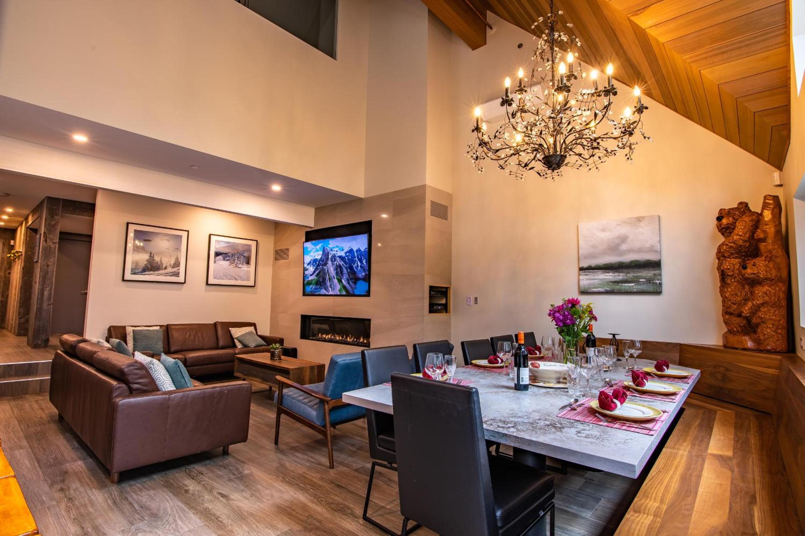 Pinnacle Ridge 23 - Ski In Ski Out, Newly Renovated, Private Hot Tub, Gas Fireplace