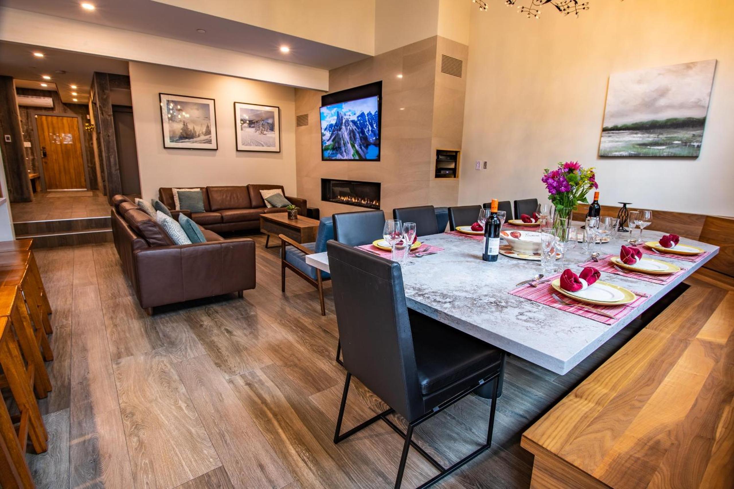 Pinnacle Ridge 23 - Ski In Ski Out, Newly Renovated, Private Hot Tub, Gas Fireplace