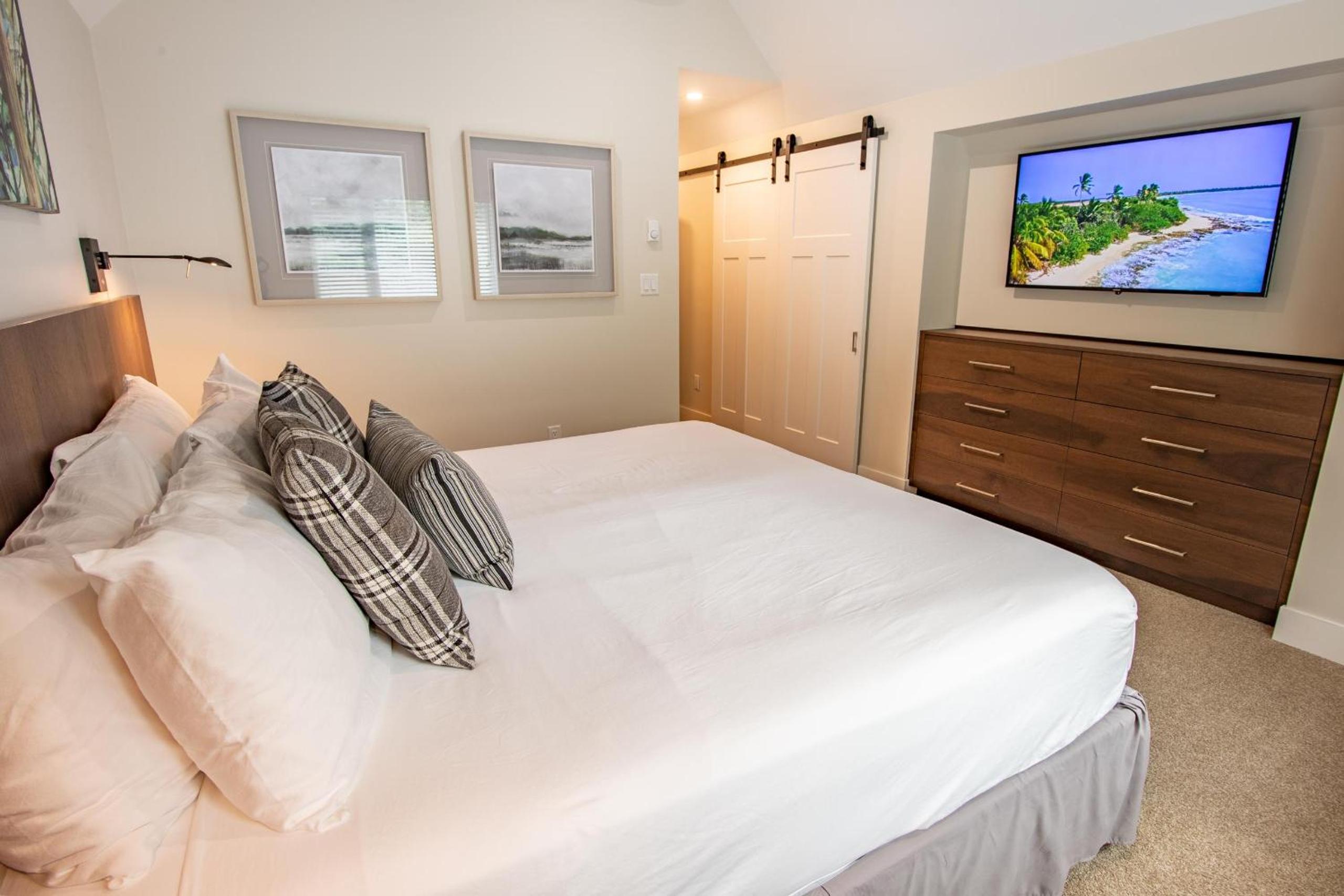 Pinnacle Ridge 23 - Ski In Ski Out, Newly Renovated, Private Hot Tub, Gas Fireplace