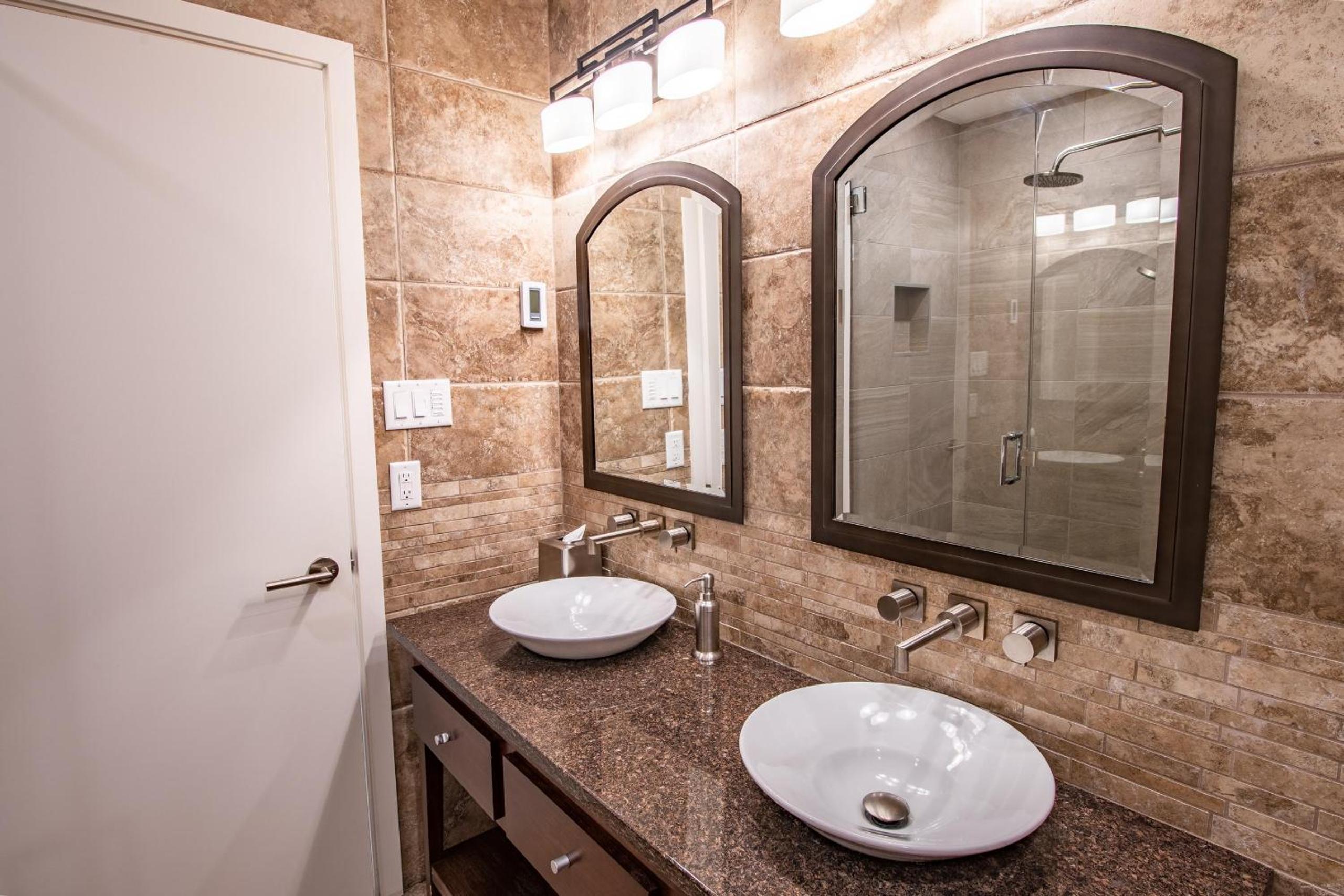 Pinnacle Ridge 23 - Ski In Ski Out, Newly Renovated, Private Hot Tub, Gas Fireplace