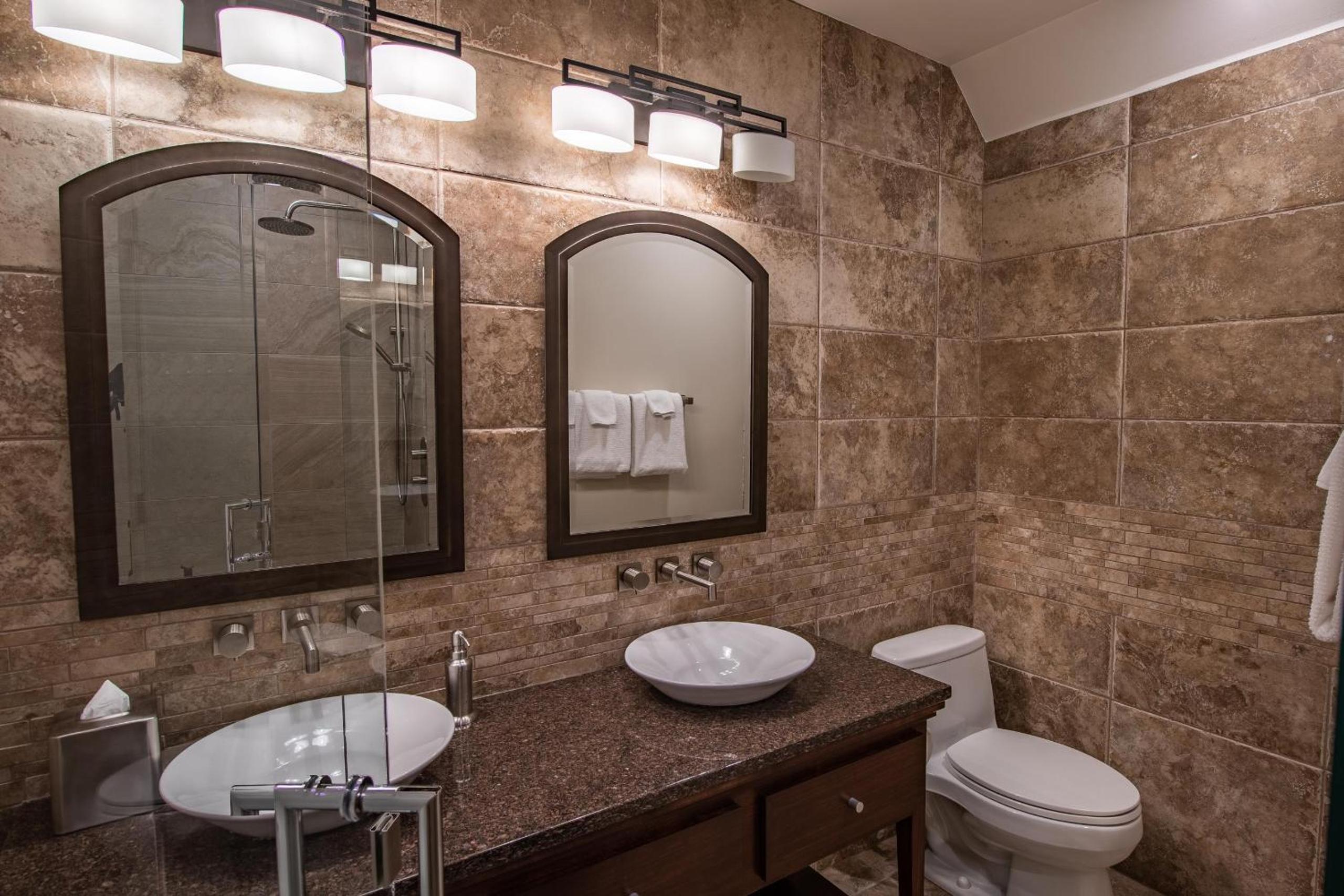 Pinnacle Ridge 23 - Ski In Ski Out, Newly Renovated, Private Hot Tub, Gas Fireplace