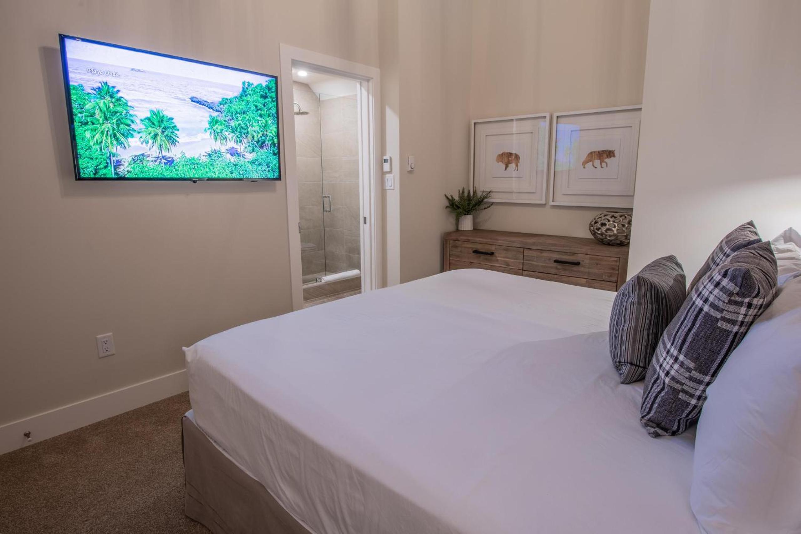 Pinnacle Ridge 23 - Ski In Ski Out, Newly Renovated, Private Hot Tub, Gas Fireplace