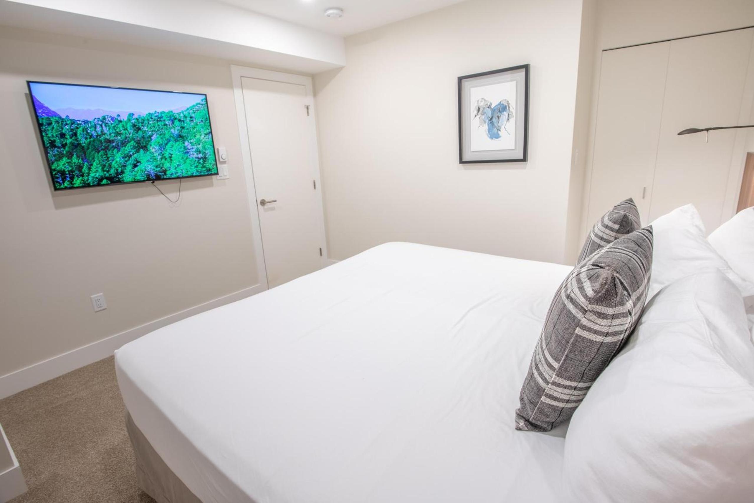Pinnacle Ridge 23 - Ski In Ski Out, Newly Renovated, Private Hot Tub, Gas Fireplace