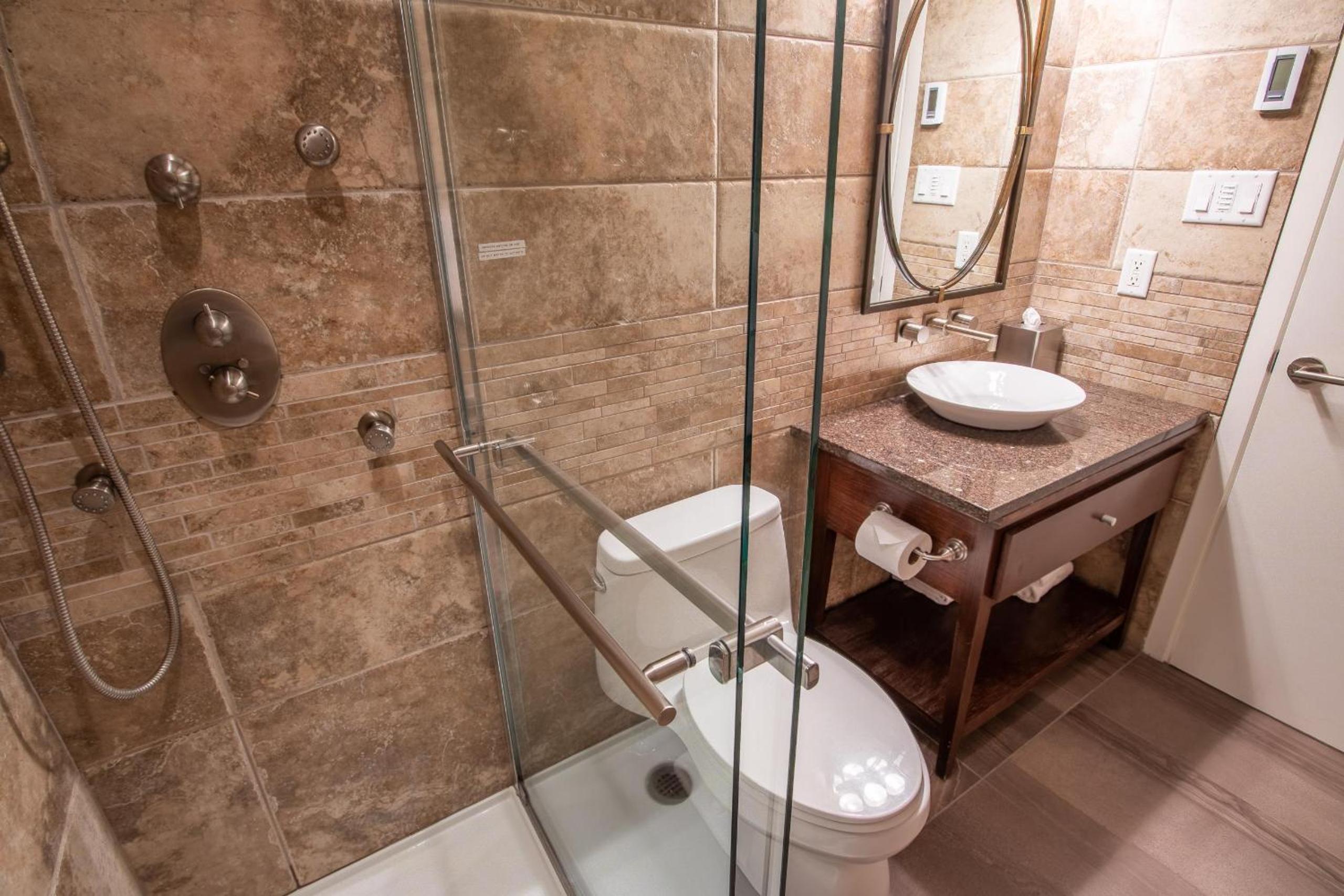 Pinnacle Ridge 23 - Ski In Ski Out, Newly Renovated, Private Hot Tub, Gas Fireplace