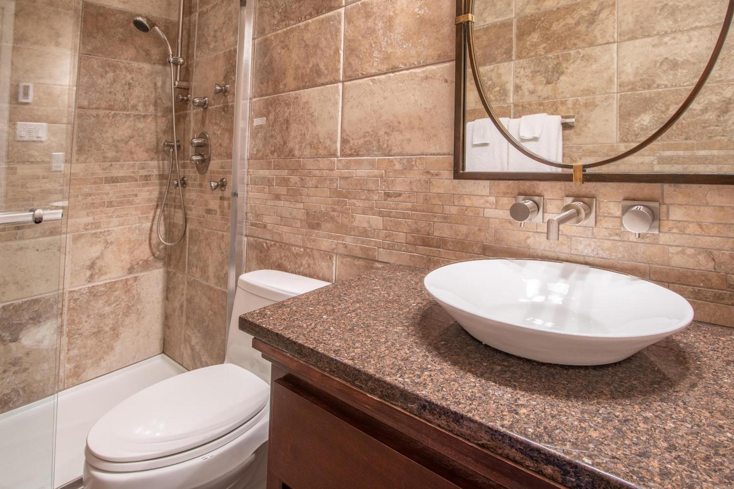 Pinnacle Ridge 23 - Ski In Ski Out, Newly Renovated, Private Hot Tub, Gas Fireplace