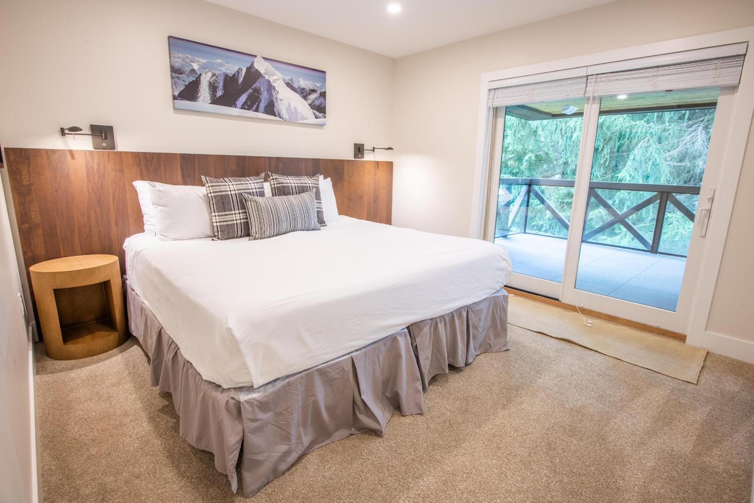 Pinnacle Ridge 23 - Ski In Ski Out, Newly Renovated, Private Hot Tub, Gas Fireplace
