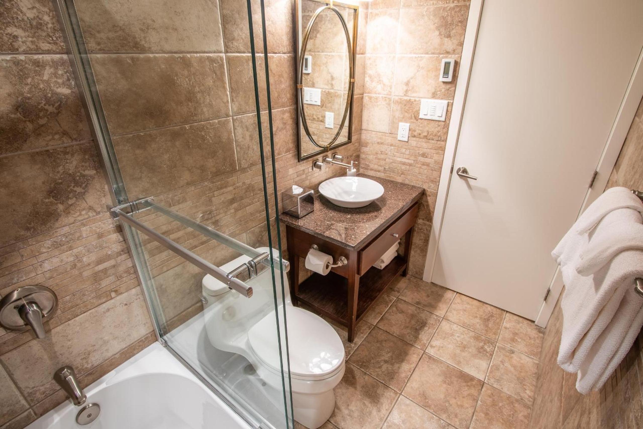 Pinnacle Ridge 23 - Ski In Ski Out, Newly Renovated, Private Hot Tub, Gas Fireplace
