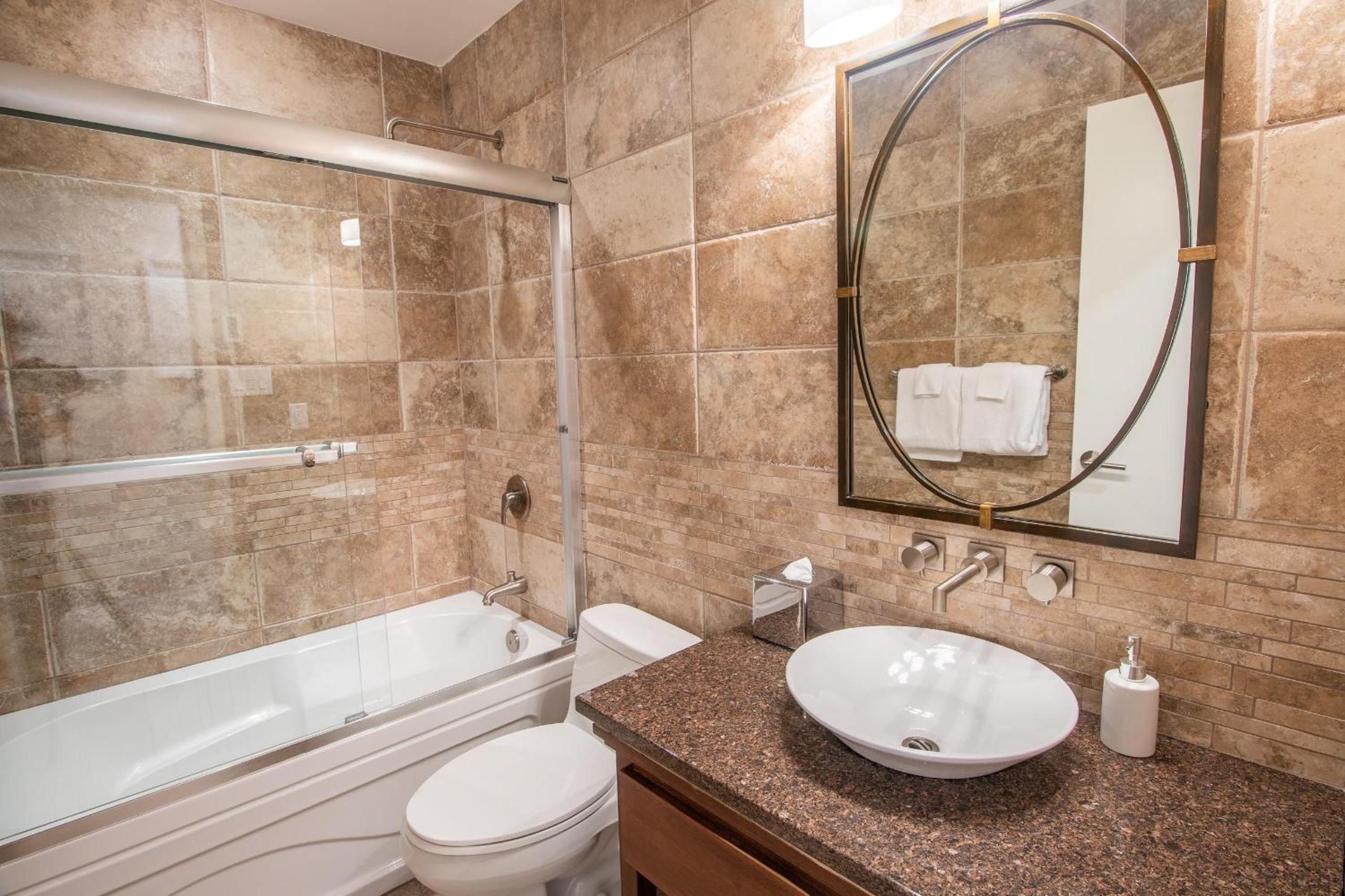Pinnacle Ridge 23 - Ski In Ski Out, Newly Renovated, Private Hot Tub, Gas Fireplace