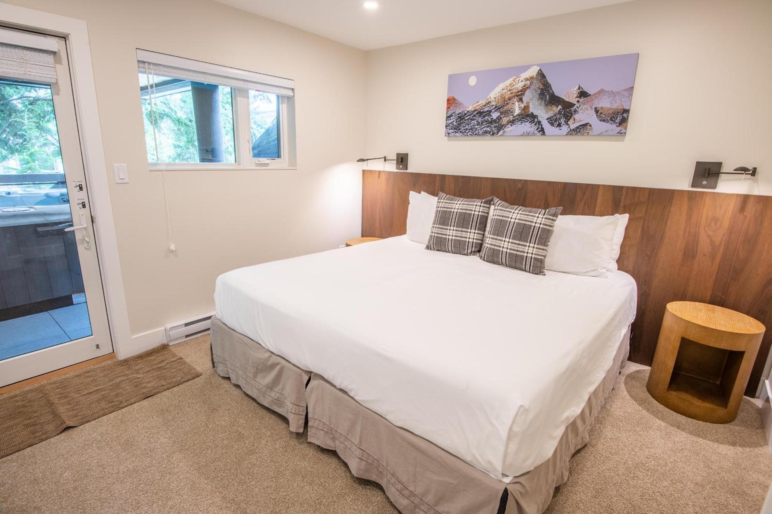 Pinnacle Ridge 23 - Ski In Ski Out, Newly Renovated, Private Hot Tub, Gas Fireplace