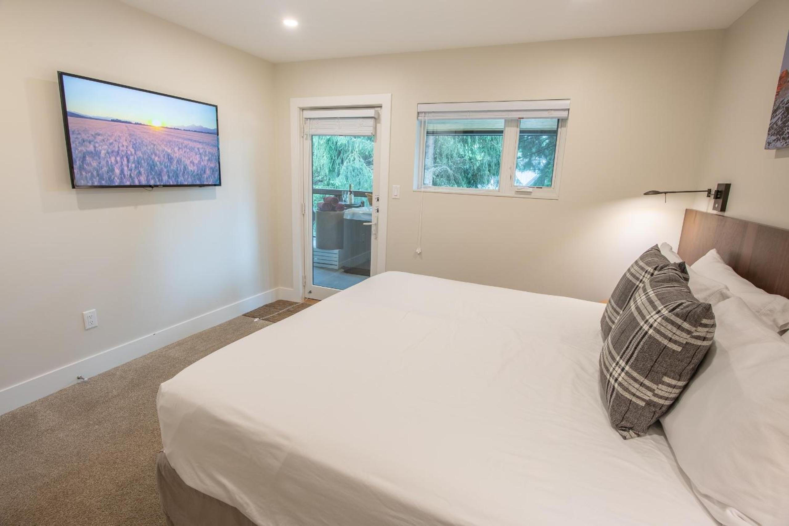 Pinnacle Ridge 23 - Ski In Ski Out, Newly Renovated, Private Hot Tub, Gas Fireplace