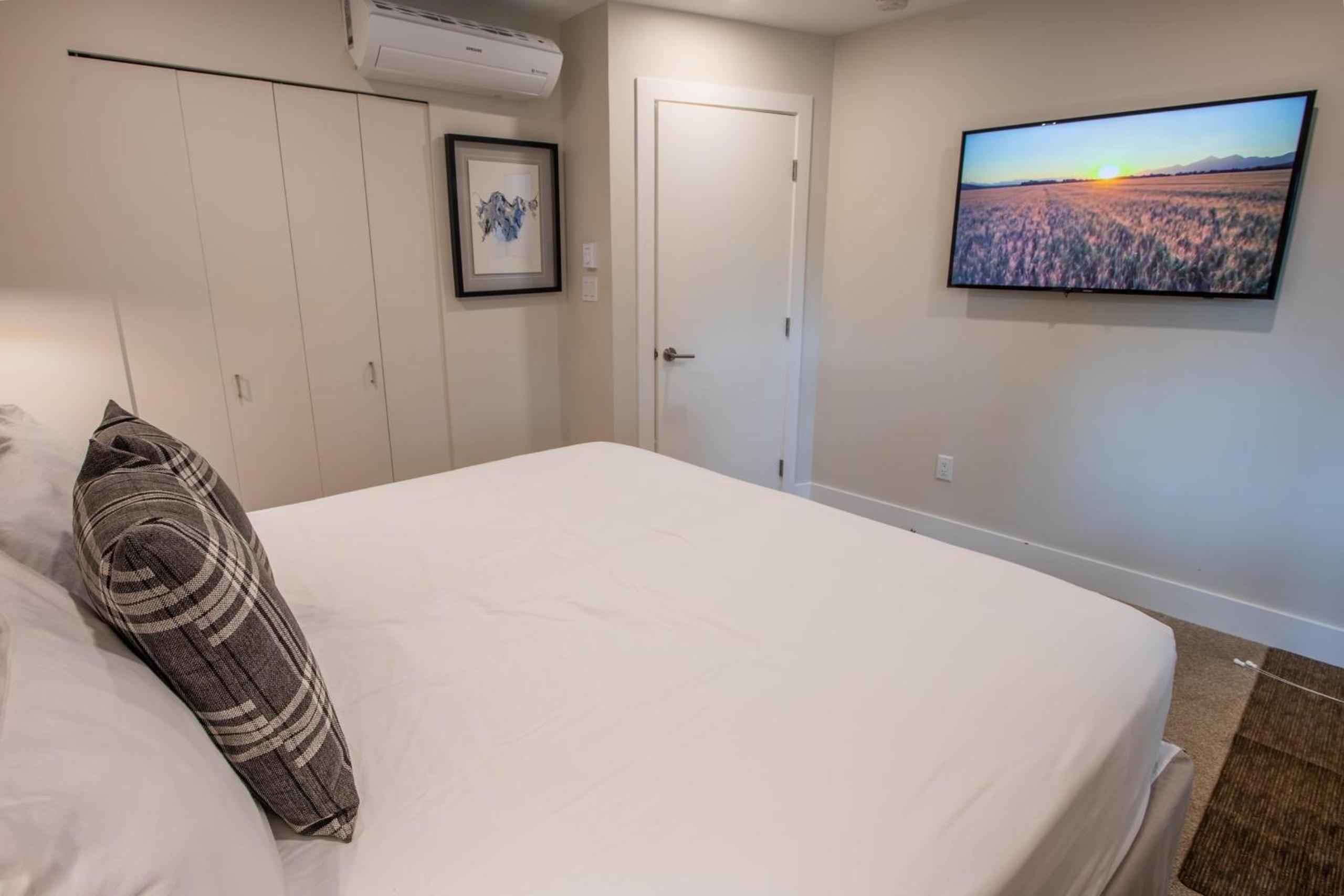 Pinnacle Ridge 23 - Ski In Ski Out, Newly Renovated, Private Hot Tub, Gas Fireplace