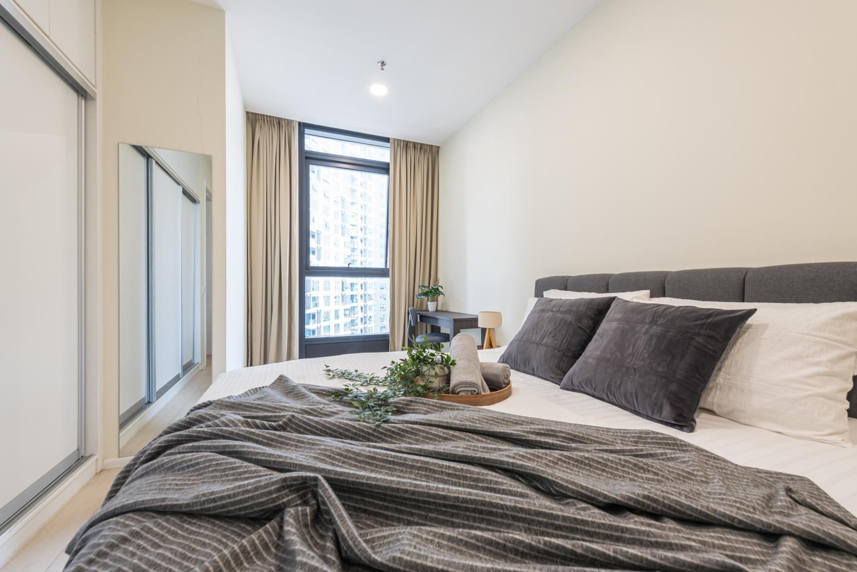 Balcony Netflix 2-6pax at Arcoris Mont Kiara