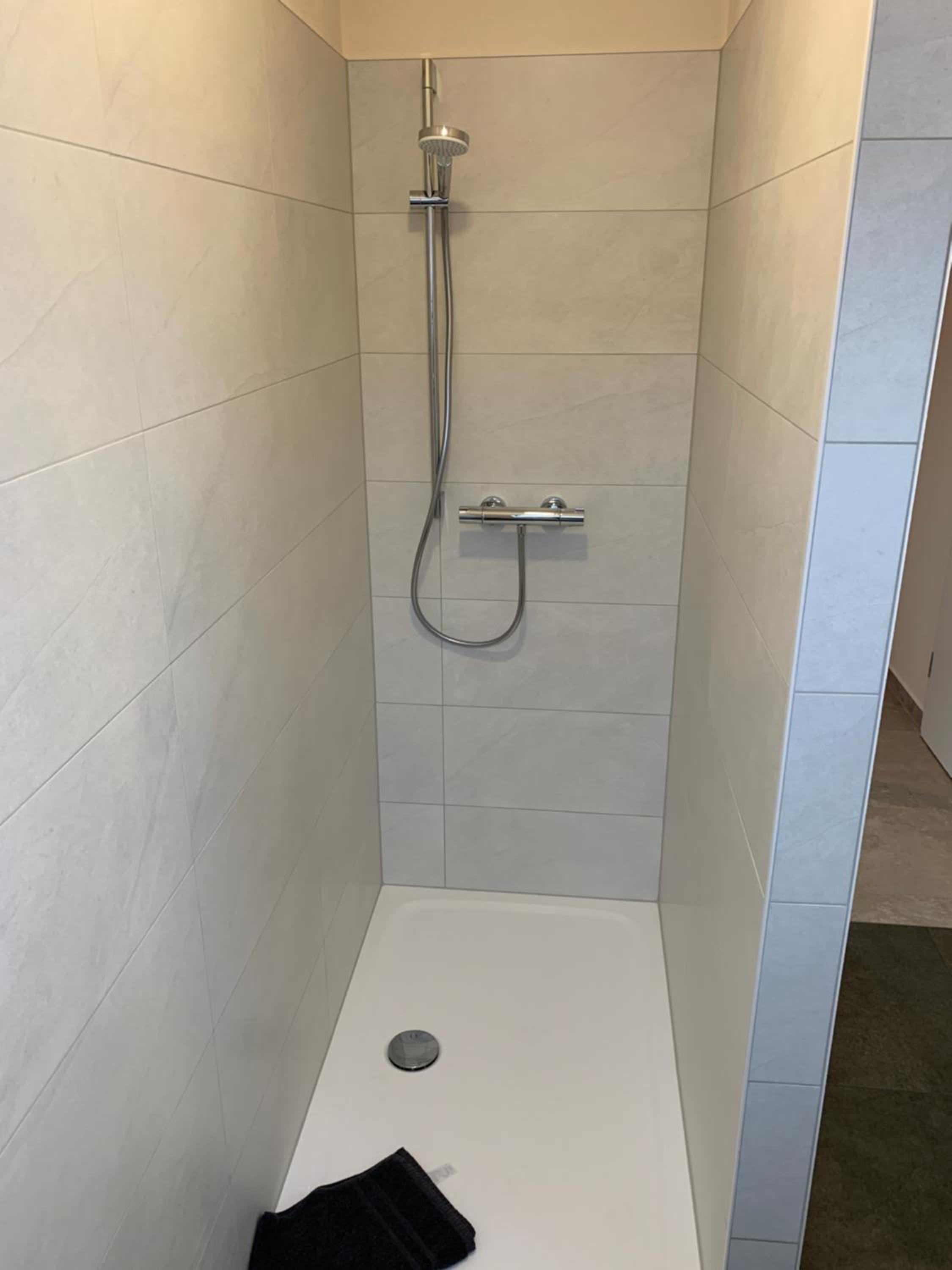 Haus Benz für 8 Personen - 4 Zimmer m. Dusche Vollausstattung 1km v. Wittenberge Baustelle A14 Parkplätze Grill Gemeinschaftsküche