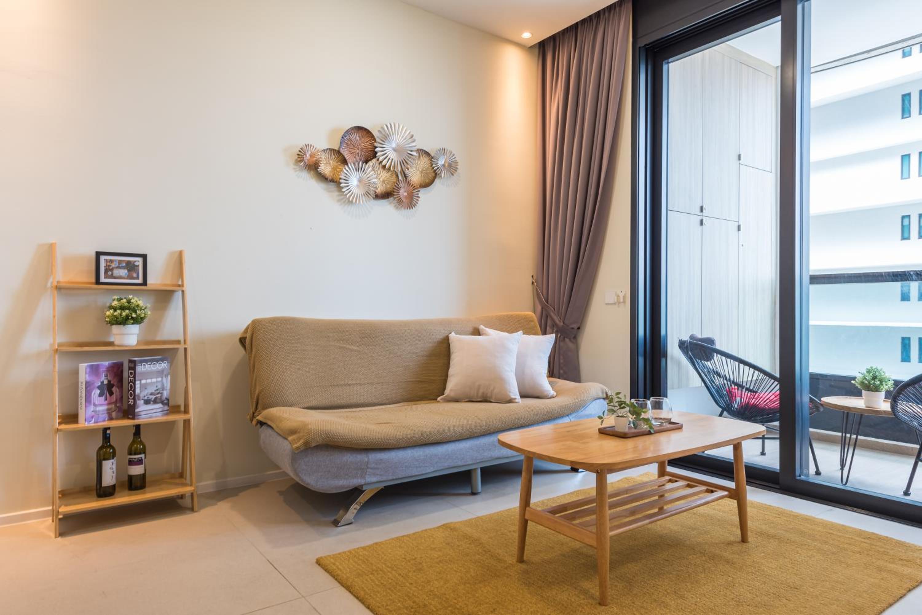 Balcony Netflix 2-6pax at Arcoris Mont Kiara