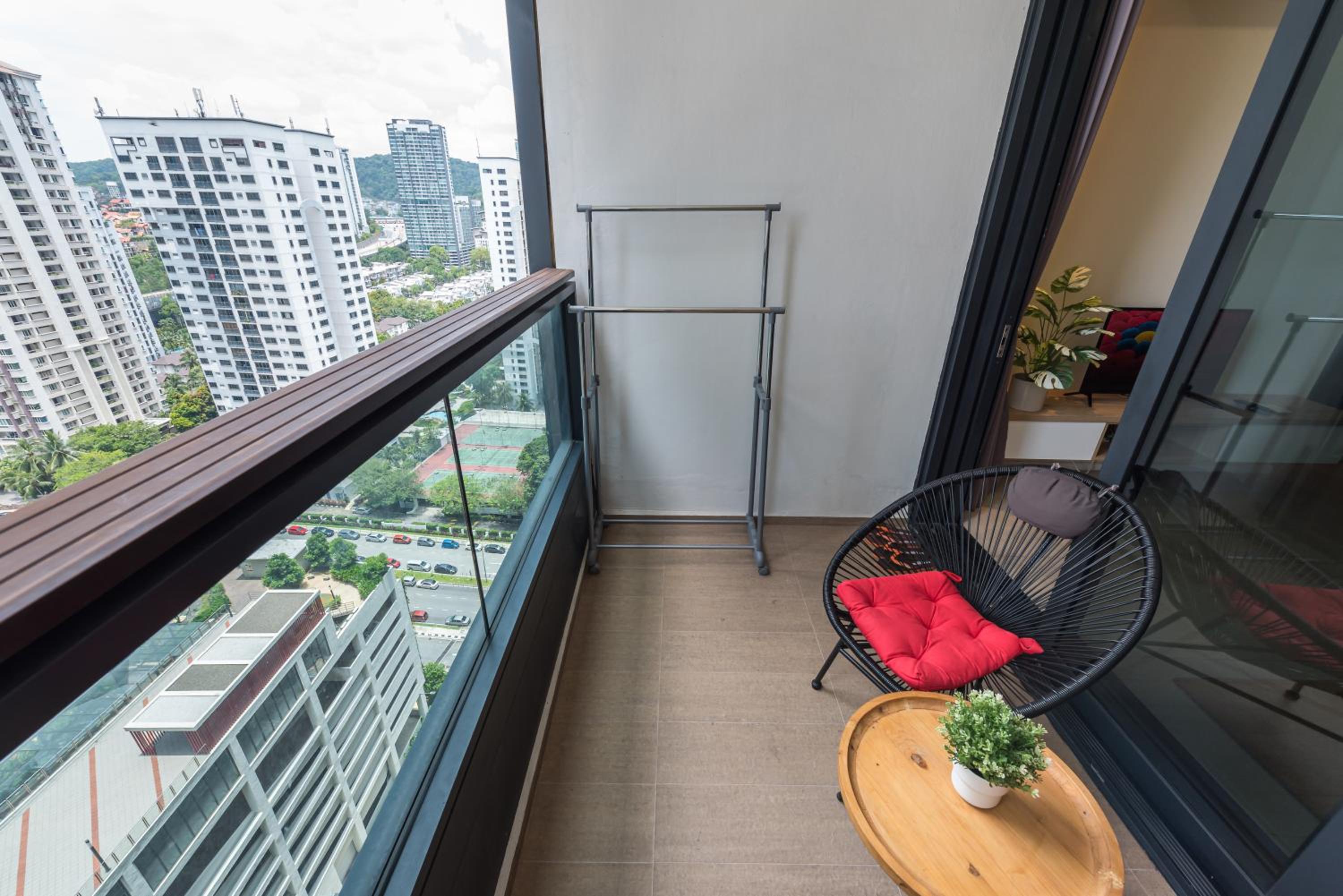 Balcony Netflix 2-6pax at Arcoris Mont Kiara