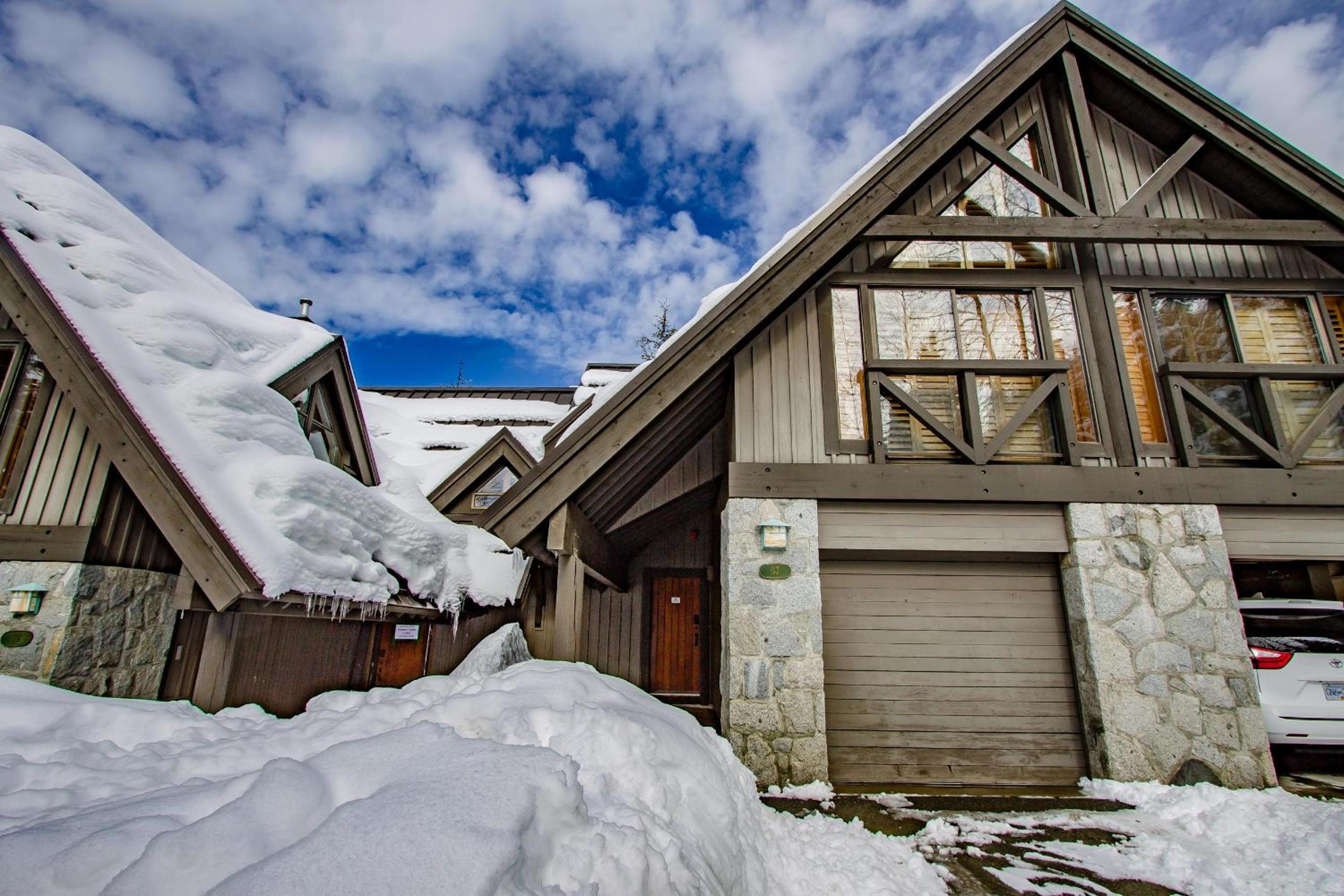 Pinnacle Ridge 37 - 10 Steps Away From The Ski Run, Private Hot Tub, Wood Fireplace