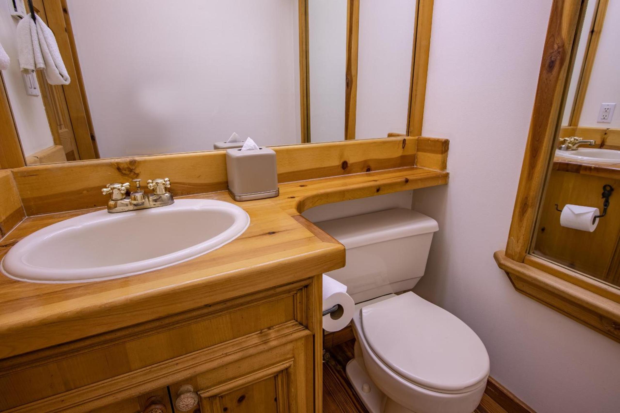 Pinnacle Ridge 37 - 10 Steps Away From The Ski Run, Private Hot Tub, Wood Fireplace