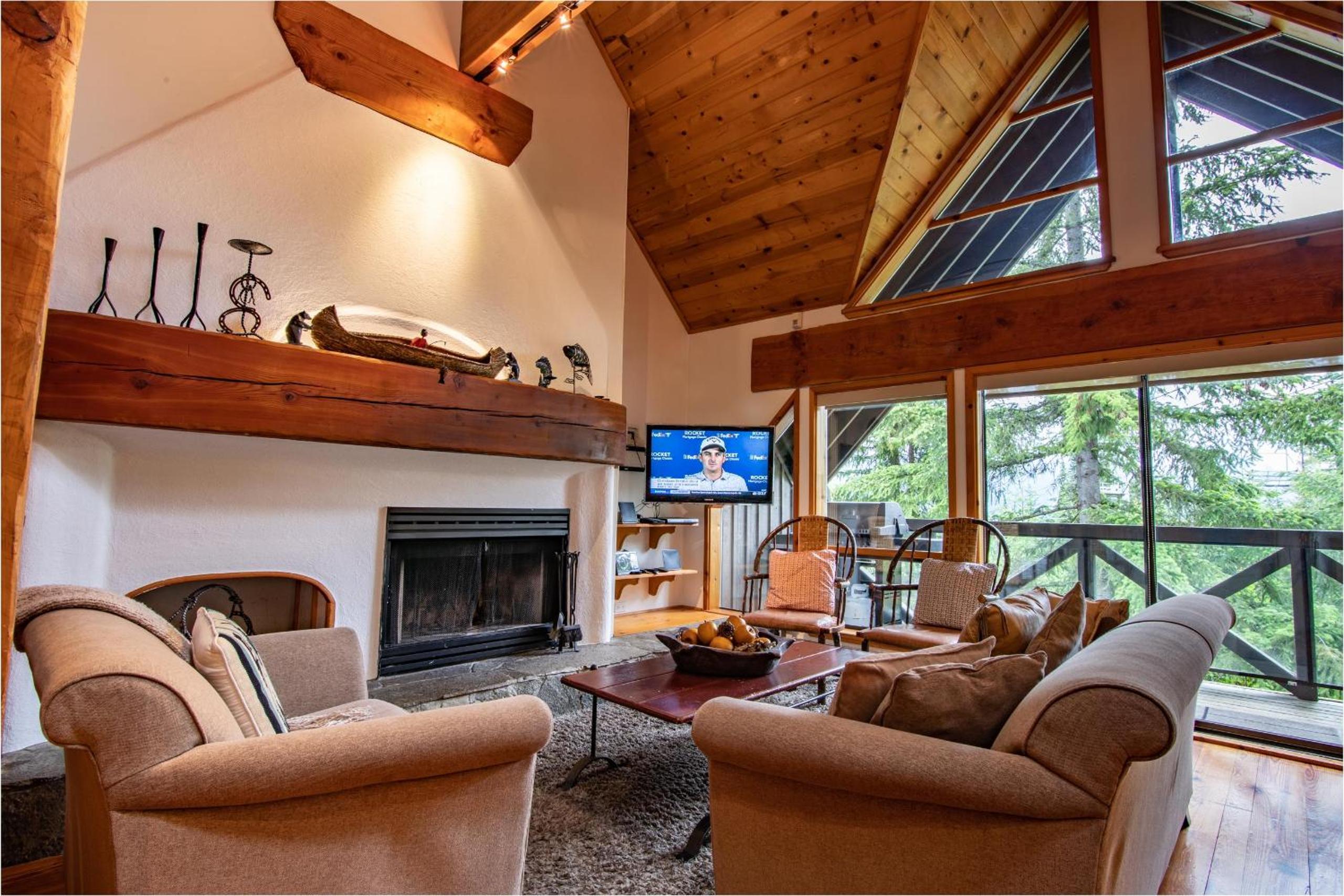 Pinnacle Ridge 37 - 10 Steps Away From The Ski Run, Private Hot Tub, Wood Fireplace