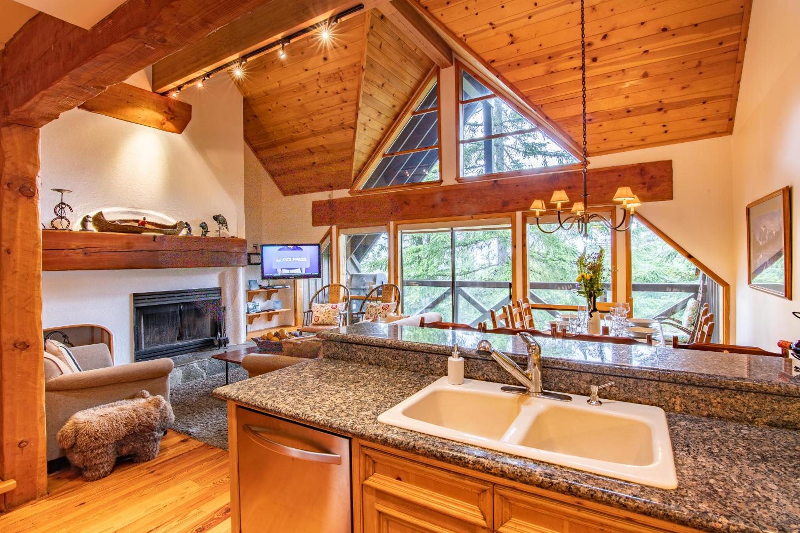 Pinnacle Ridge 37 - 10 Steps Away From The Ski Run, Private Hot Tub, Wood Fireplace