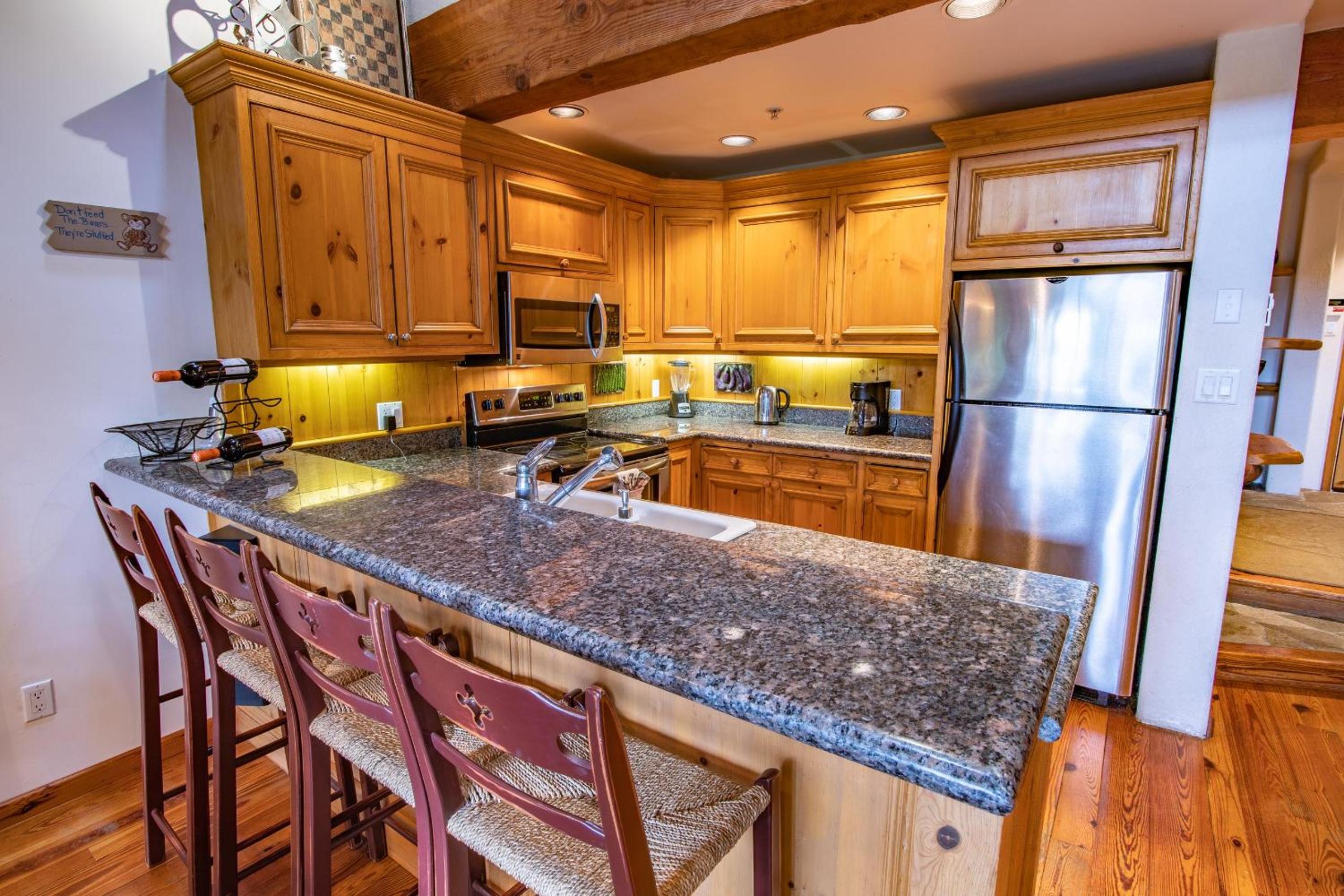 Pinnacle Ridge 37 - 10 Steps Away From The Ski Run, Private Hot Tub, Wood Fireplace