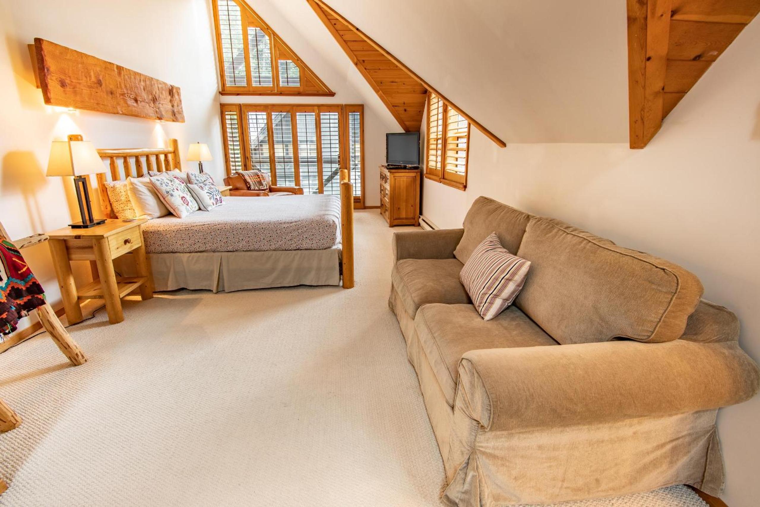 Pinnacle Ridge 37 - 10 Steps Away From The Ski Run, Private Hot Tub, Wood Fireplace