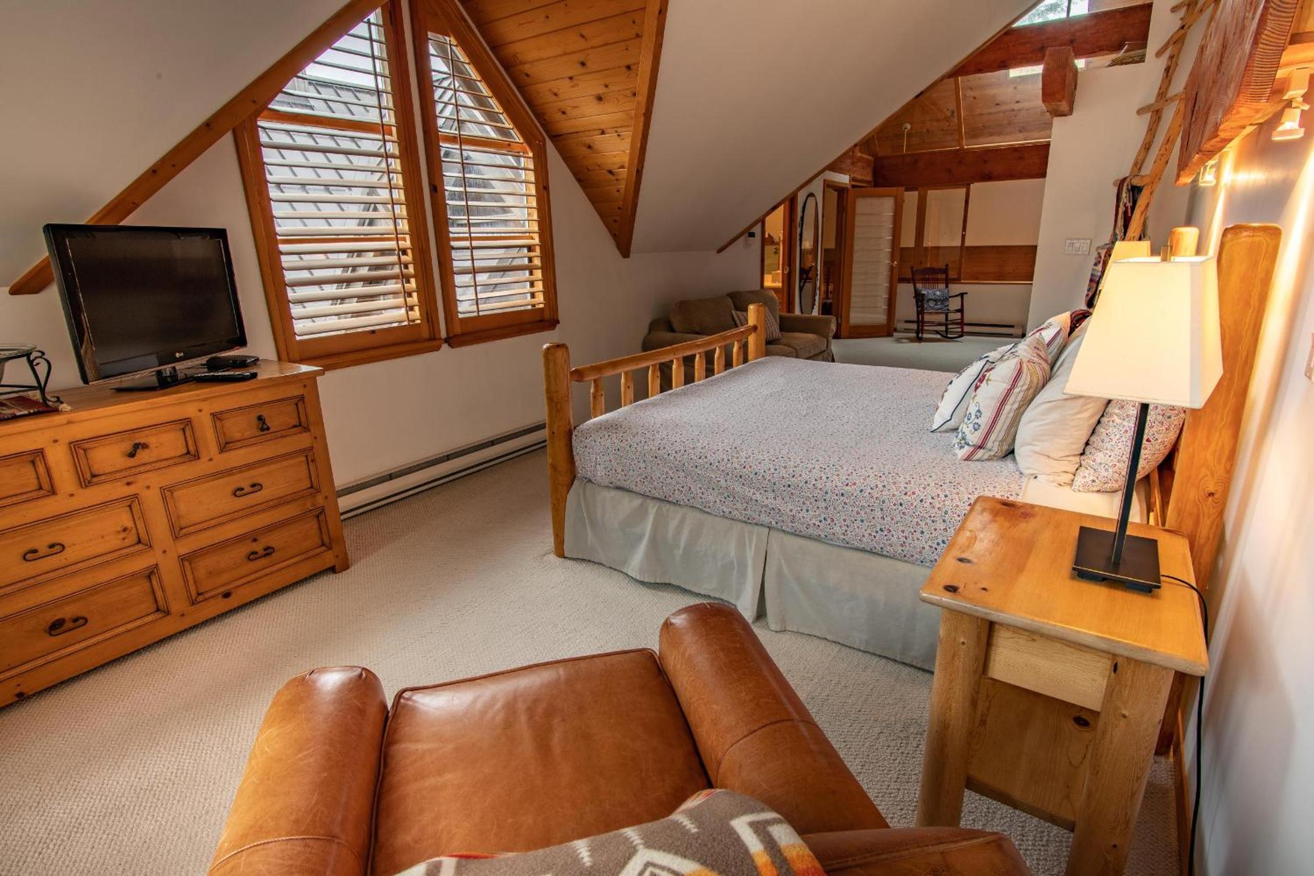 Pinnacle Ridge 37 - 10 Steps Away From The Ski Run, Private Hot Tub, Wood Fireplace