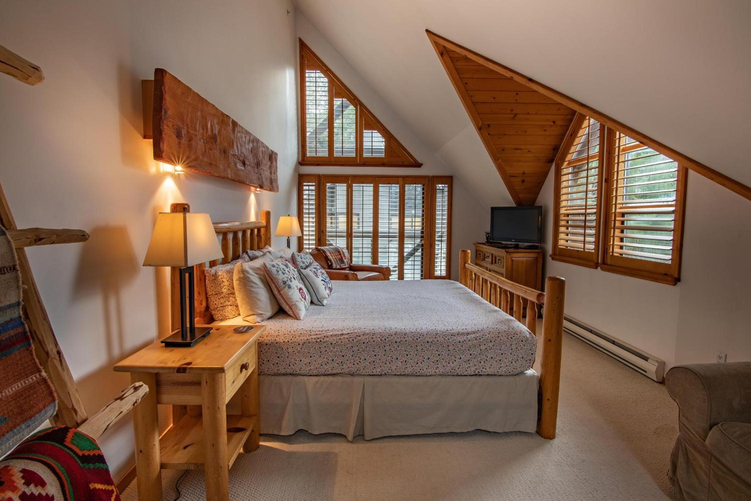Pinnacle Ridge 37 - 10 Steps Away From The Ski Run, Private Hot Tub, Wood Fireplace
