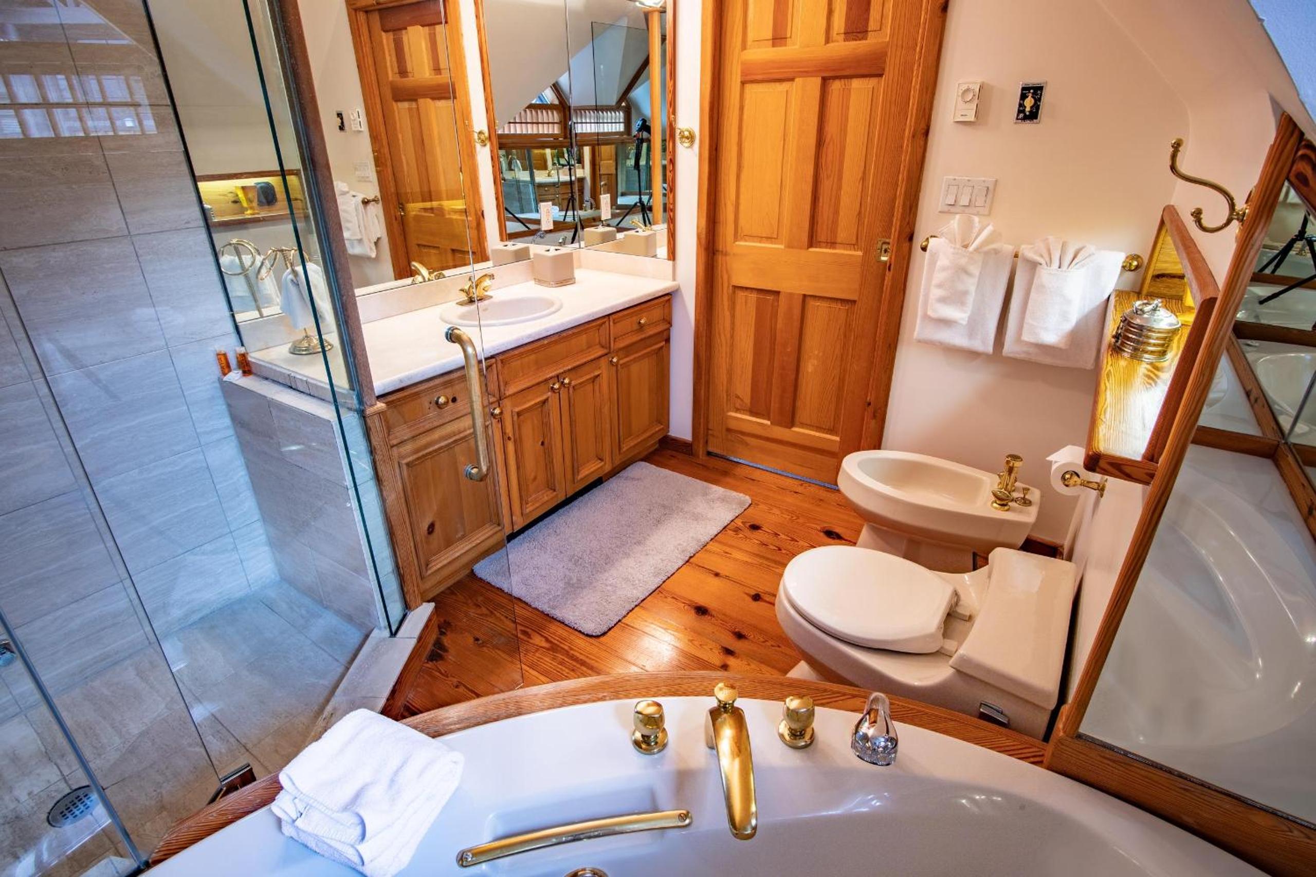 Pinnacle Ridge 37 - 10 Steps Away From The Ski Run, Private Hot Tub, Wood Fireplace