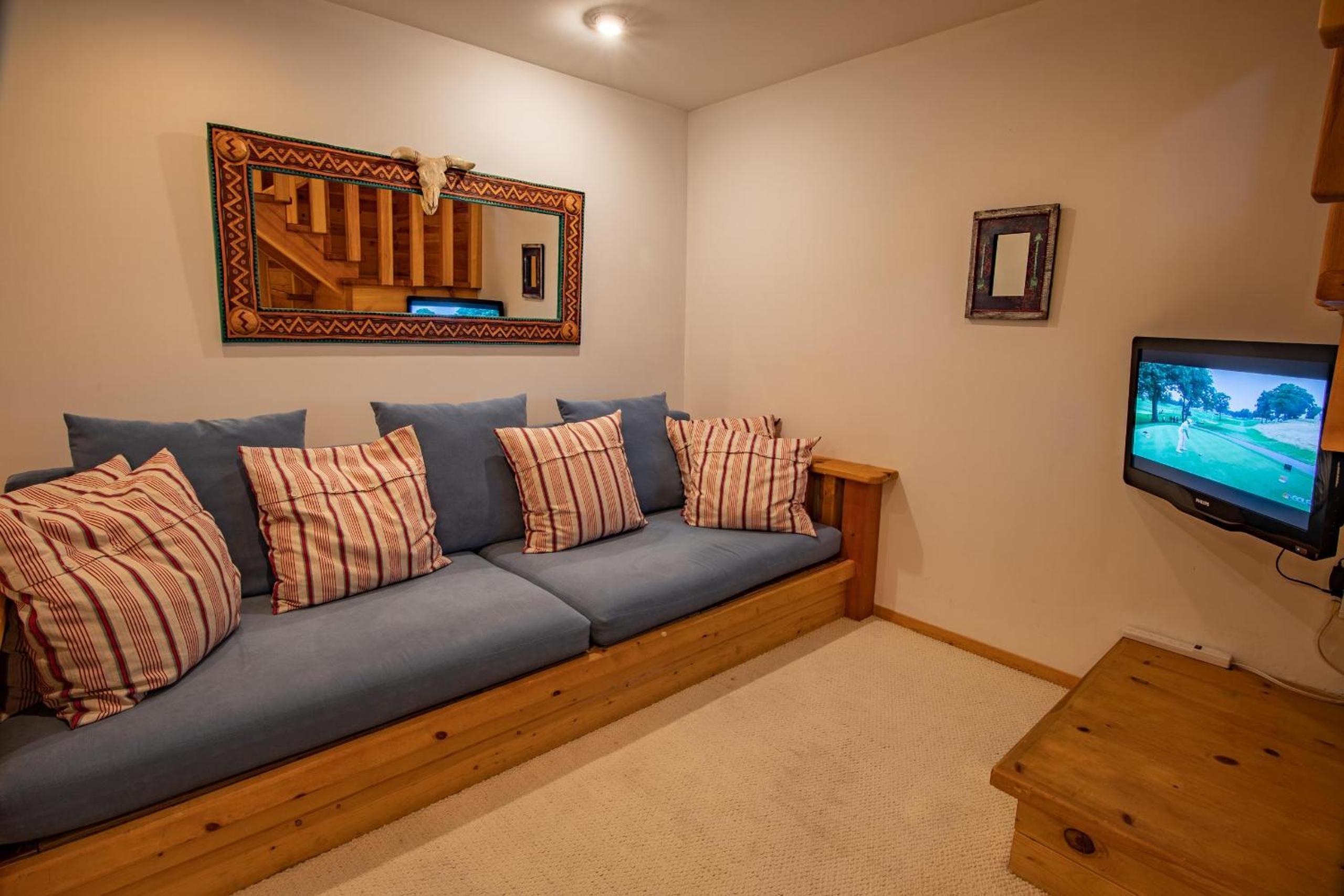 Pinnacle Ridge 37 - 10 Steps Away From The Ski Run, Private Hot Tub, Wood Fireplace