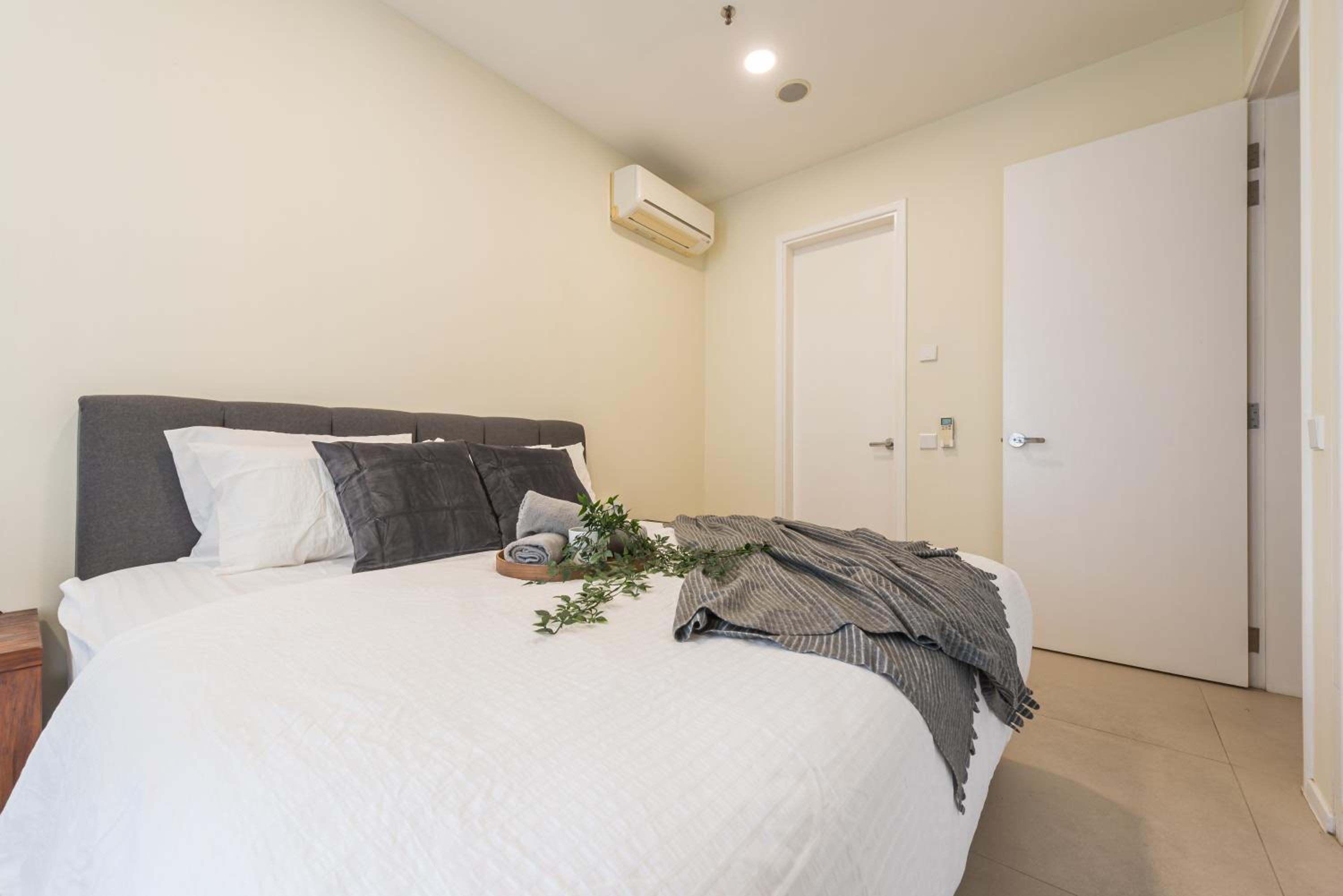 Balcony Netflix 2-6pax at Arcoris Mont Kiara