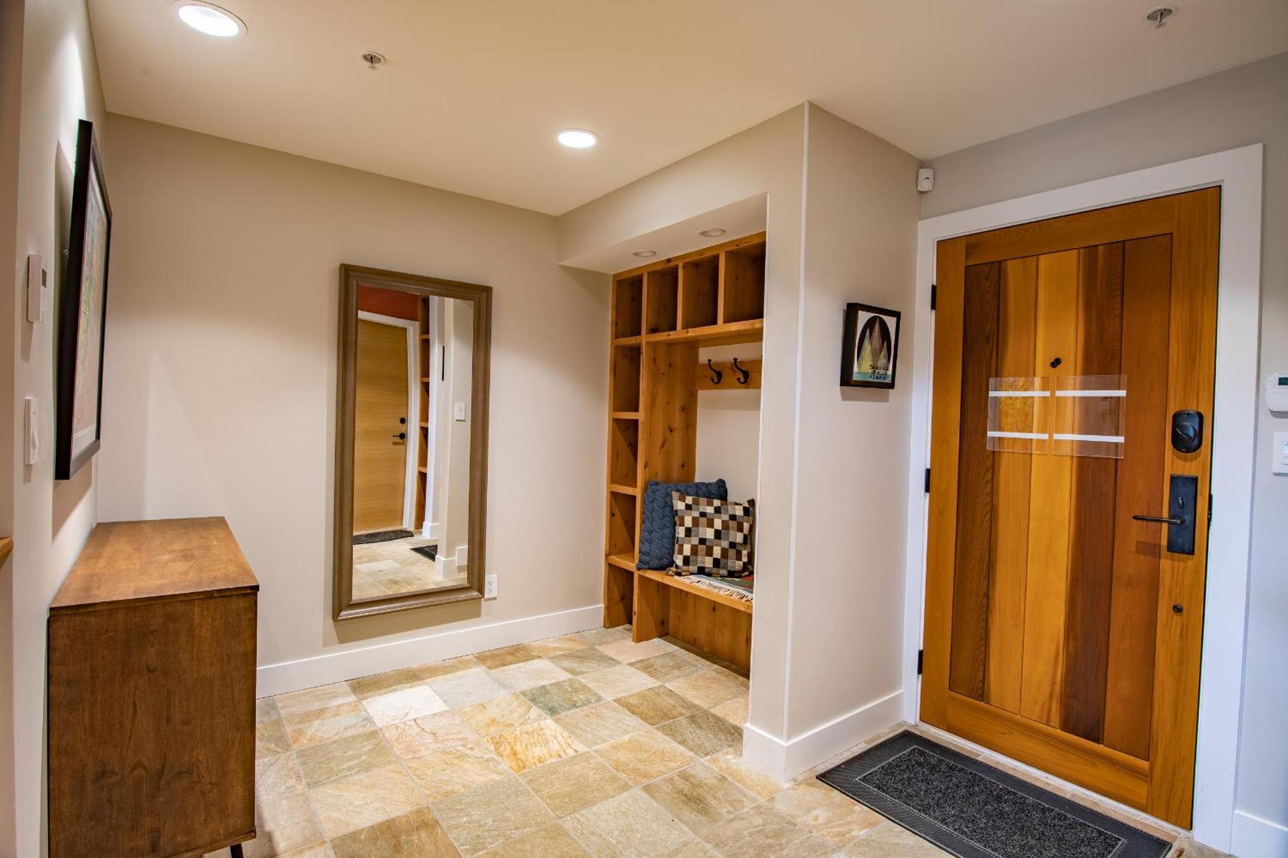 Pinnacle Ridge 36 - Ski In Ski Out, Newly Renovated, Private Hot Tub, Wood Fireplace