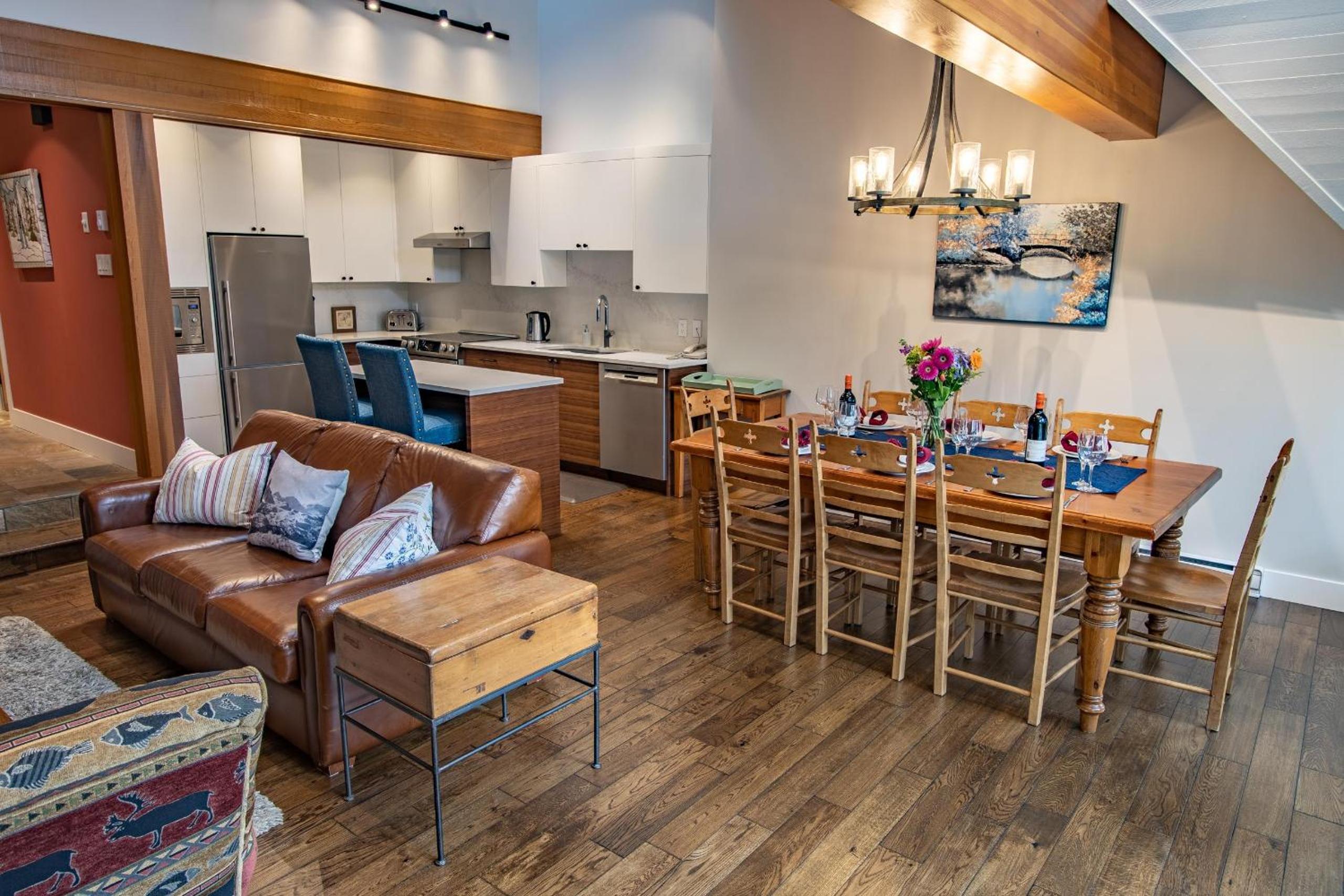 Pinnacle Ridge 36 - Ski In Ski Out, Newly Renovated, Private Hot Tub, Wood Fireplace