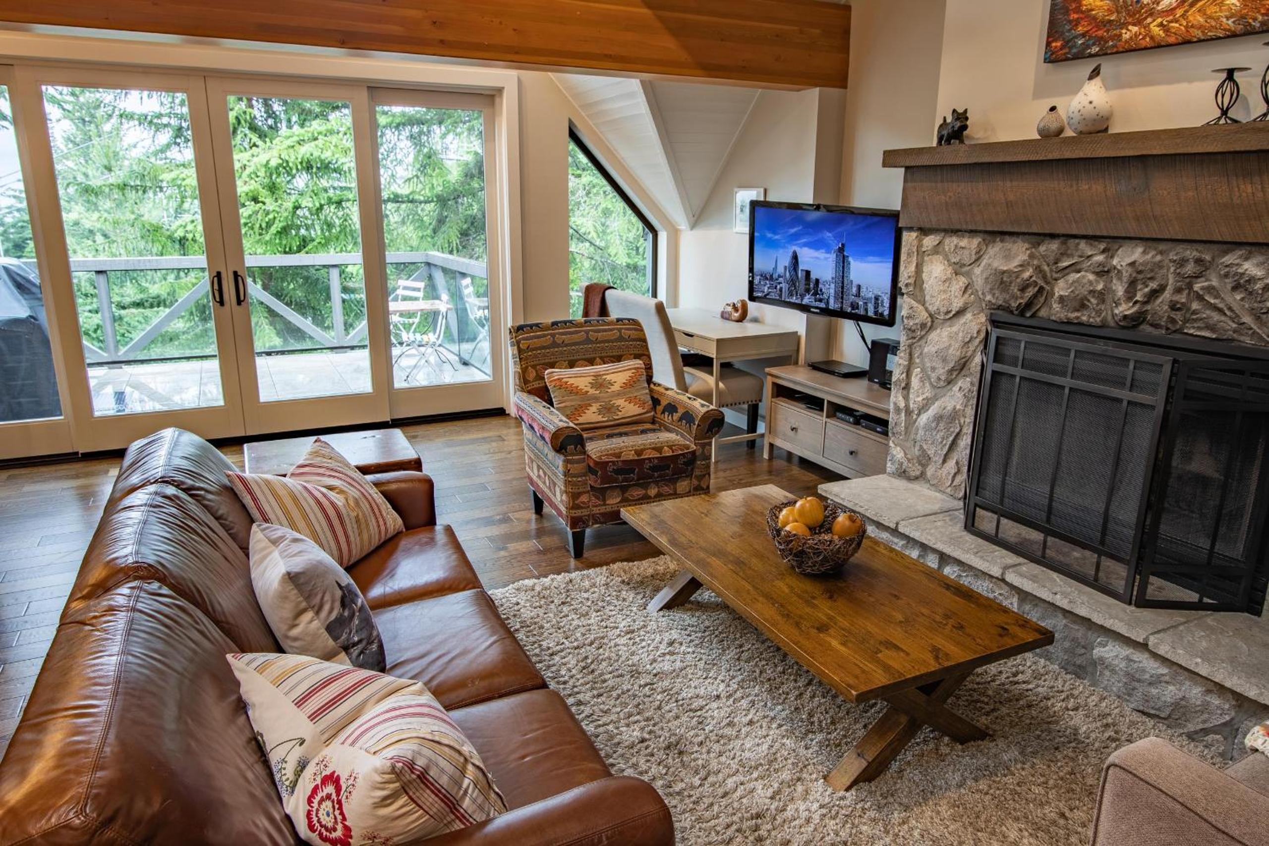 Pinnacle Ridge 36 - Ski In Ski Out, Newly Renovated, Private Hot Tub, Wood Fireplace