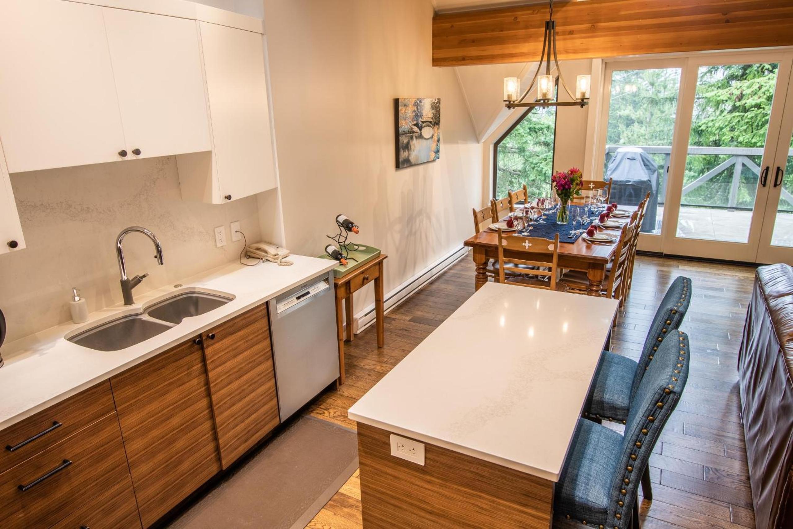 Pinnacle Ridge 36 - Ski In Ski Out, Newly Renovated, Private Hot Tub, Wood Fireplace