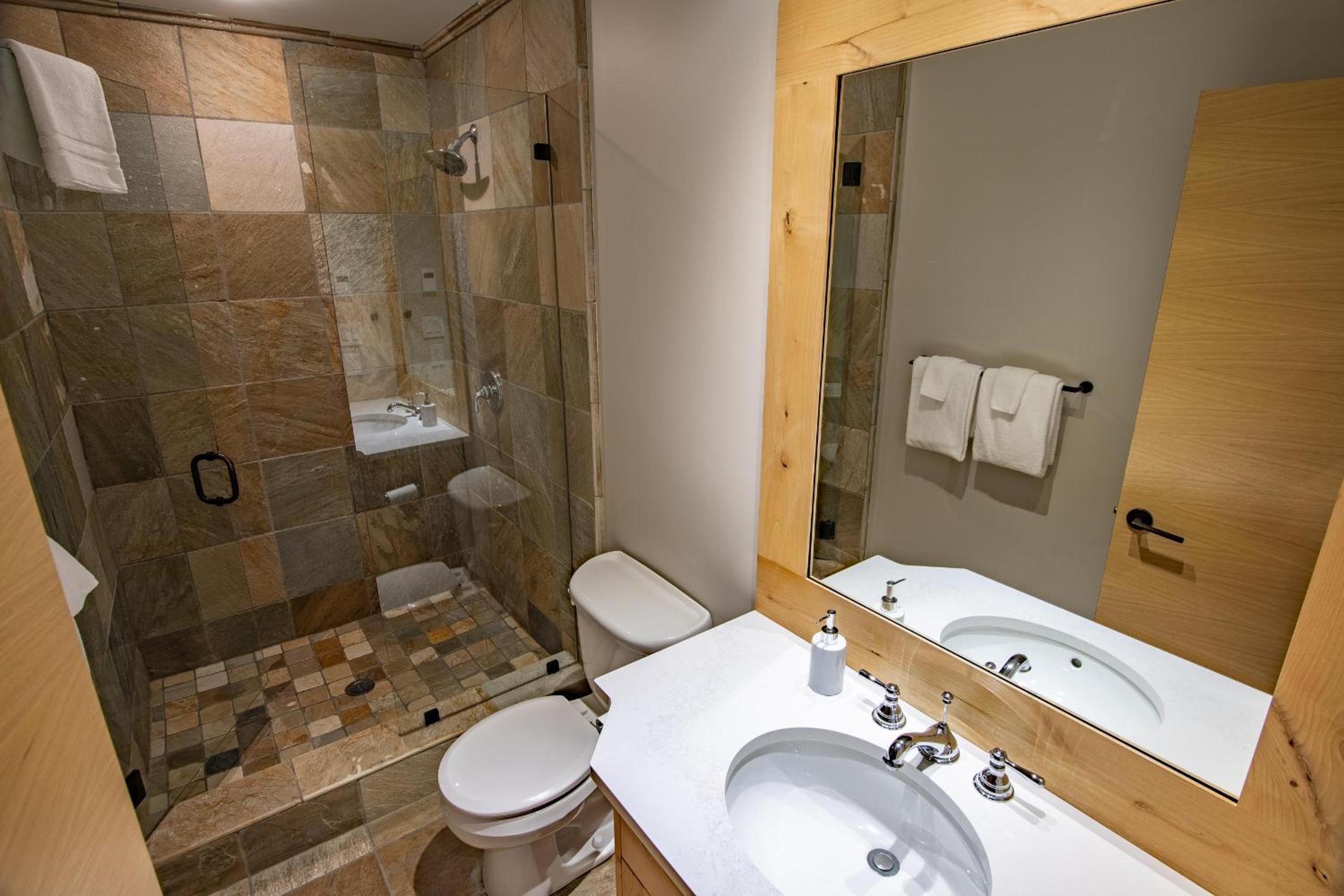 Pinnacle Ridge 36 - Ski In Ski Out, Newly Renovated, Private Hot Tub, Wood Fireplace
