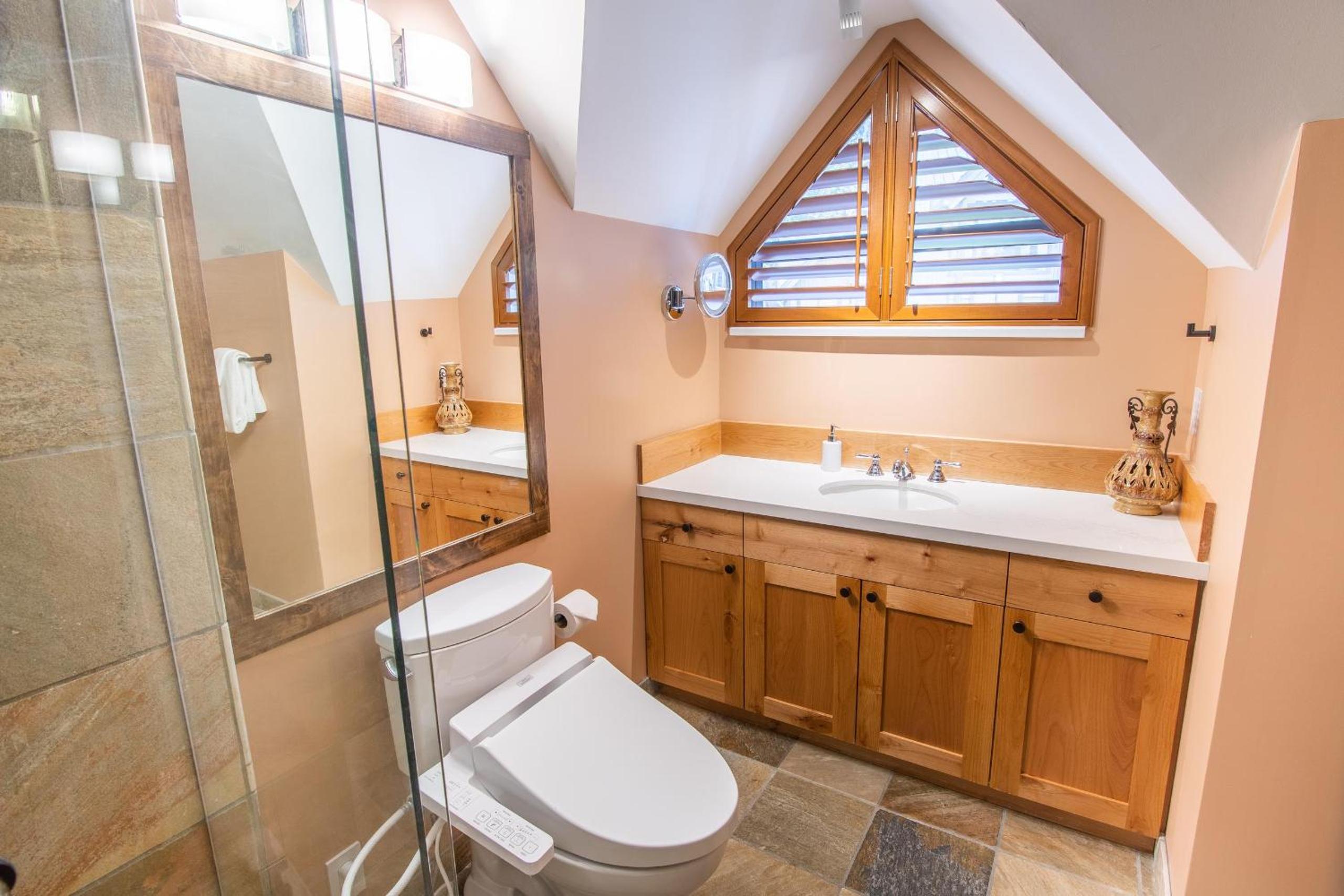 Pinnacle Ridge 36 - Ski In Ski Out, Newly Renovated, Private Hot Tub, Wood Fireplace