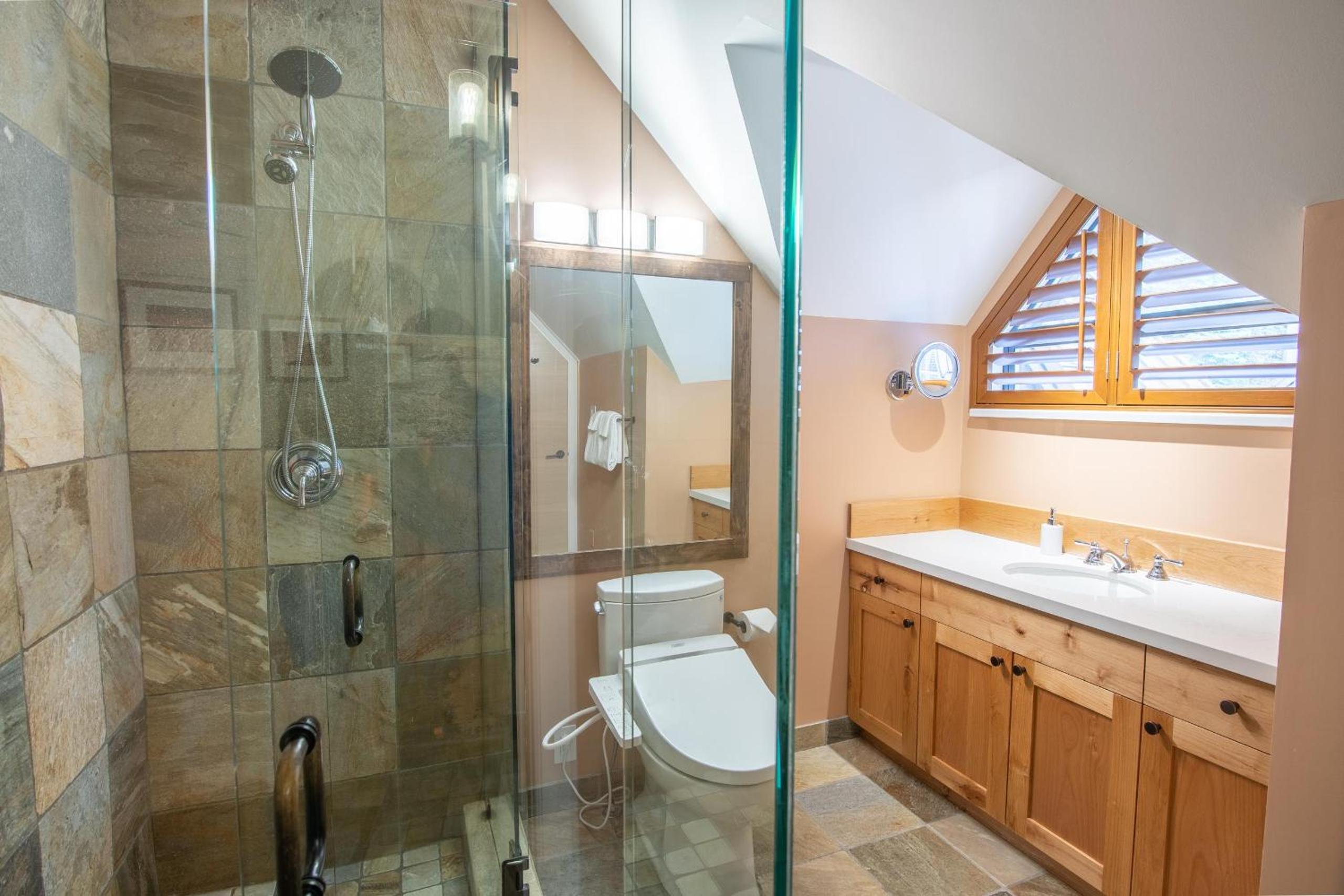 Pinnacle Ridge 36 - Ski In Ski Out, Newly Renovated, Private Hot Tub, Wood Fireplace